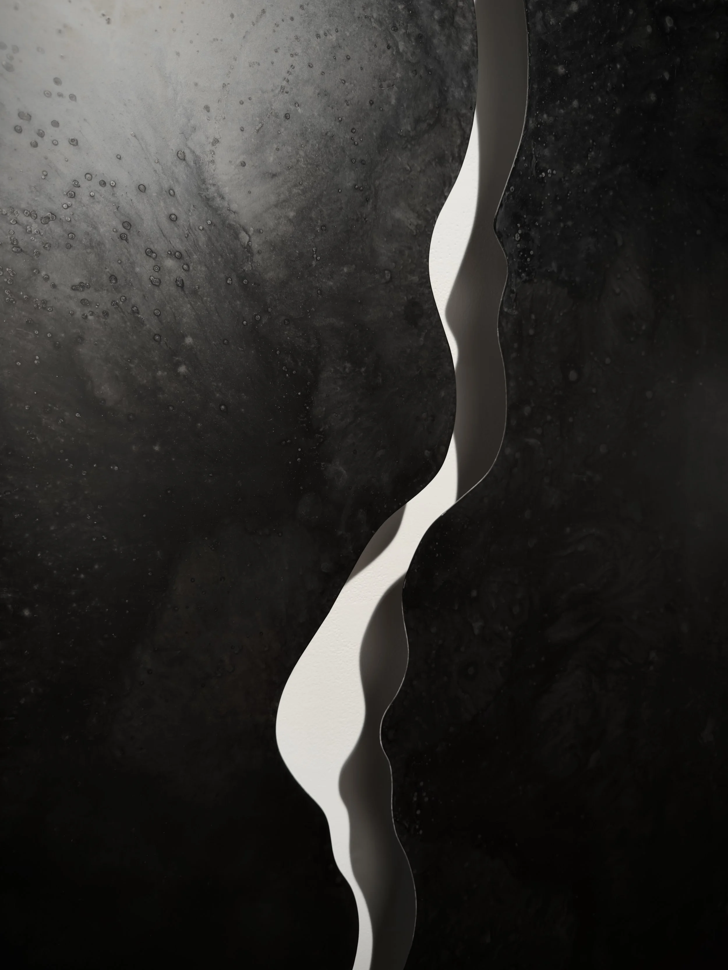 Méandre, 2025,
Emy Gagnon Gélinas, Encre de Chine et acier | India ink and steel, 156 cm × 213 cm × 7 cm, 7,500$ CAD