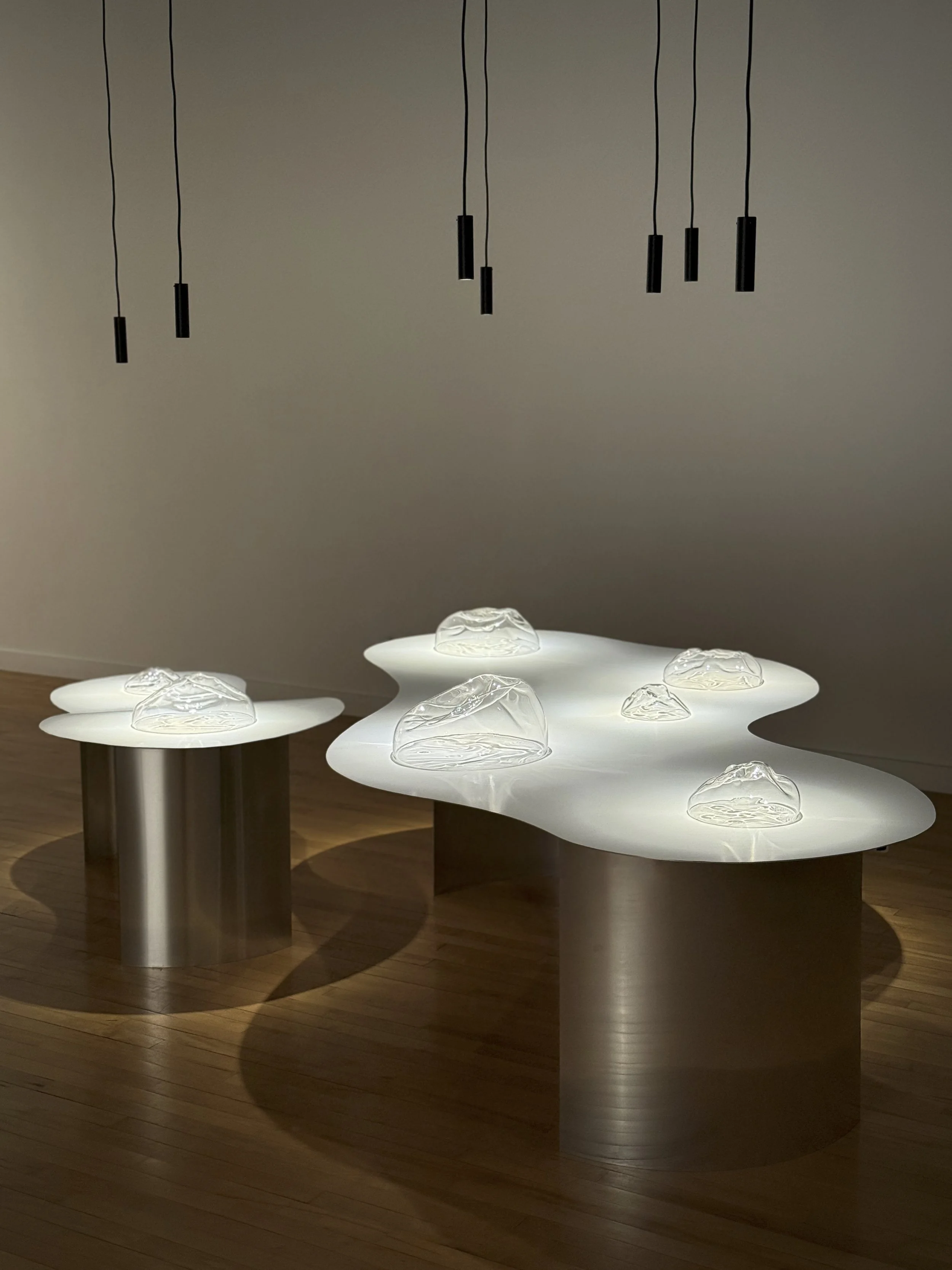 Par le souffle, 2025 (1 à 9),
Emy Gagnon Gélinas, Verre soufflé | Blown glass, En collaboration avec l’artiste verrier Dylan Duchet | In collaboration with glass artist Dylan Duchet, 15 cm - 41 cm × 15 cm - 41 cm × 8 - 20 cm, 500$ - 750$ - 1,000$ CAD