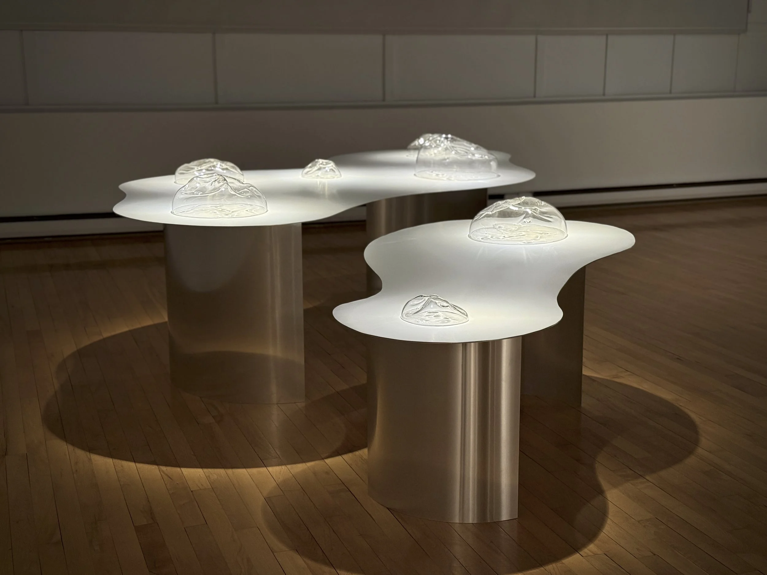 Par le souffle, 2025 (1 à 9),
Emy Gagnon Gélinas, Verre soufflé | Blown glass, En collaboration avec l’artiste verrier Dylan Duchet | In collaboration with glass artist Dylan Duchet, 15 cm - 41 cm × 15 cm - 41 cm × 8 - 20 cm, 500$ - 750$ - 1,000$ CAD