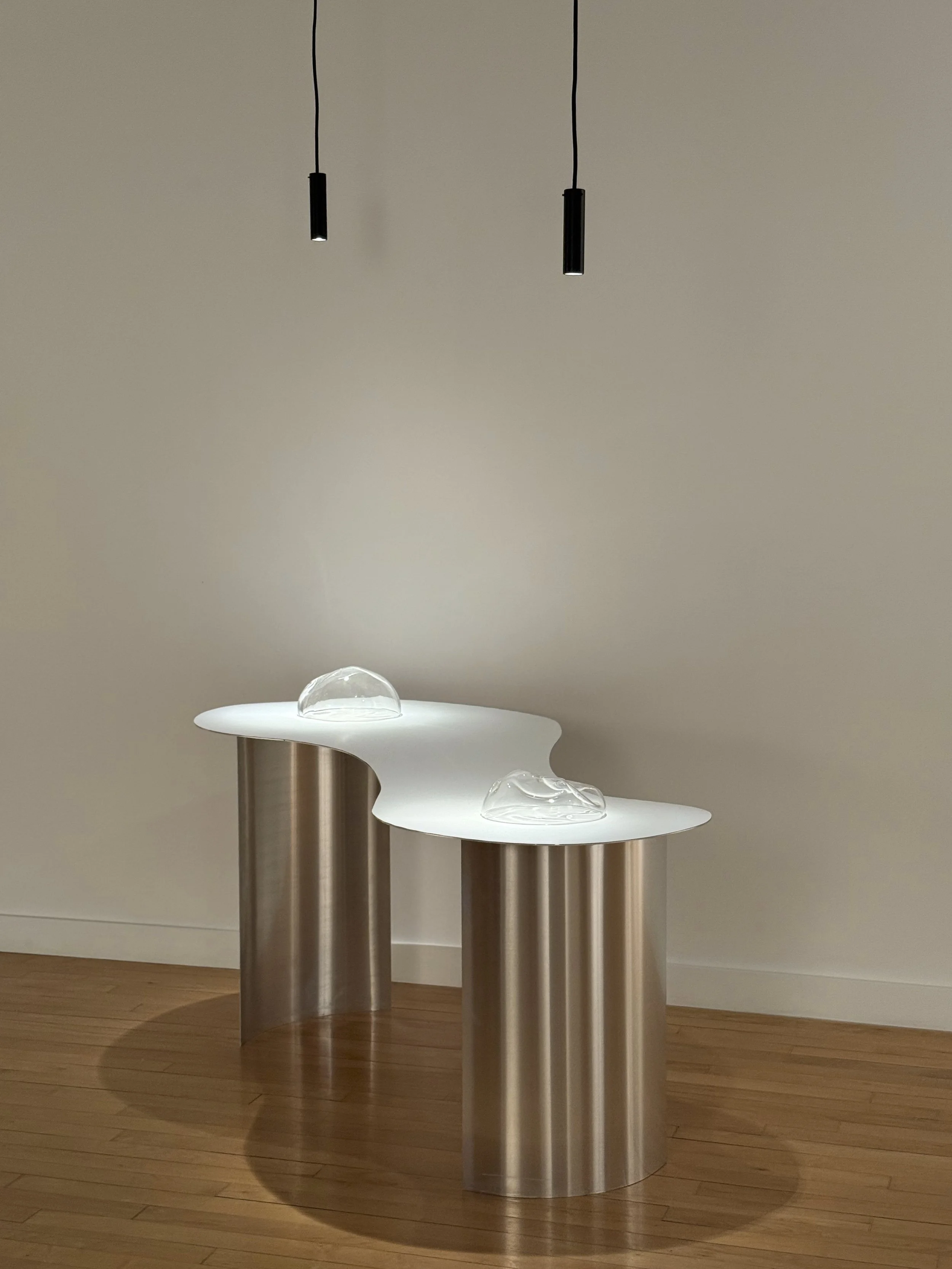 Par le souffle, 2025 (1 à 9),
Emy Gagnon Gélinas, Verre soufflé | Blown glass, En collaboration avec l’artiste verrier Dylan Duchet | In collaboration with glass artist Dylan Duchet, 15 cm - 41 cm × 15 cm - 41 cm × 8 - 20 cm, 500$ - 750$ - 1,000$ CAD