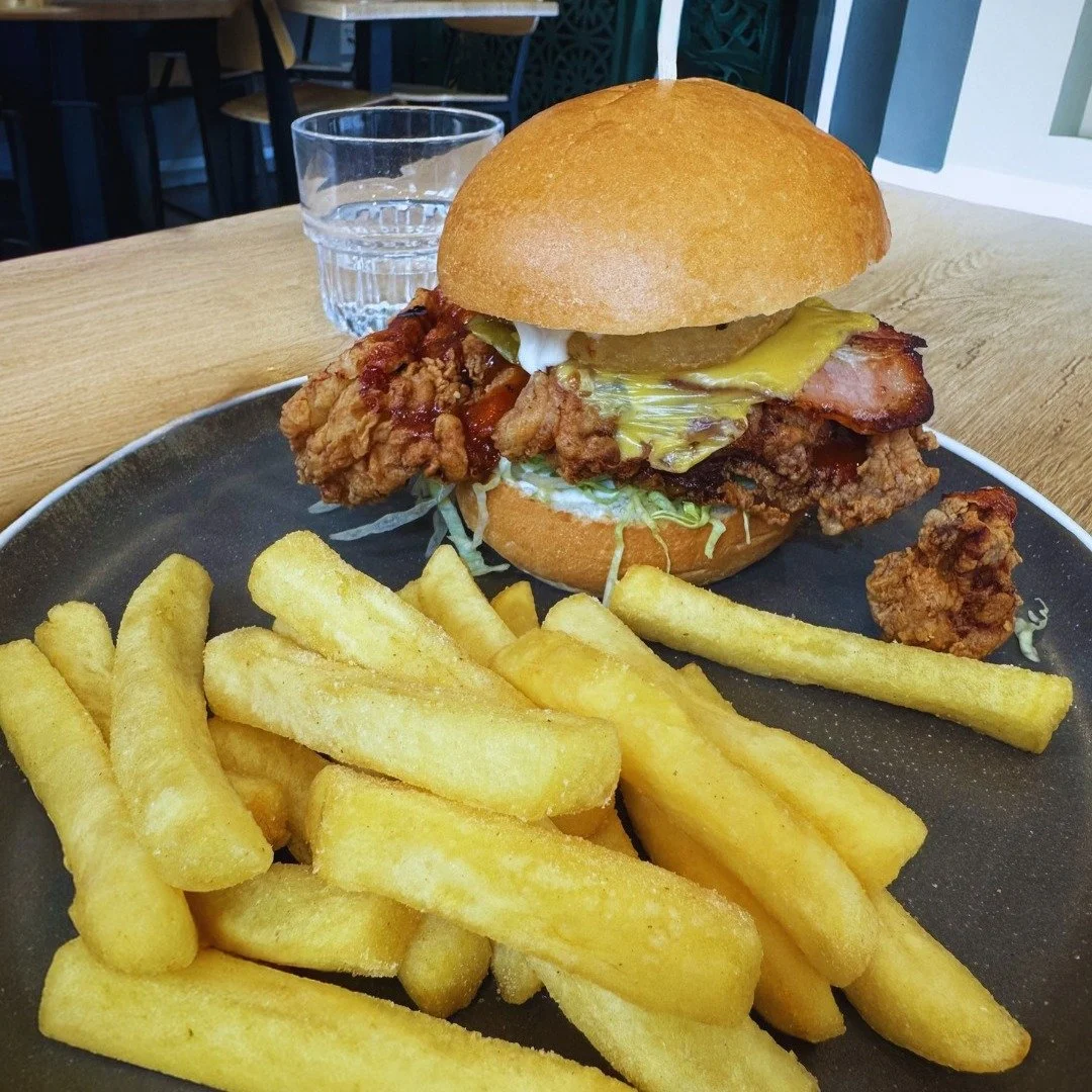 Here's something to look forward to this Wednesday 
Any burger meal + a house drink for just $40.

Midweek catch-up, sorted 🍔🍻