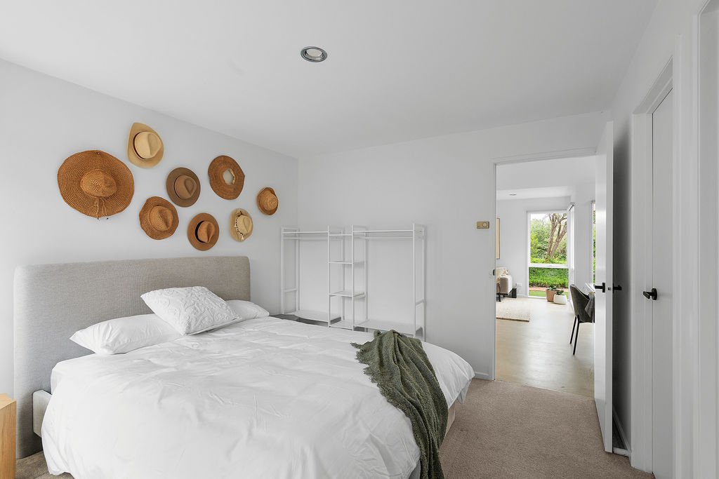 Master Bedroom - Queen Bed