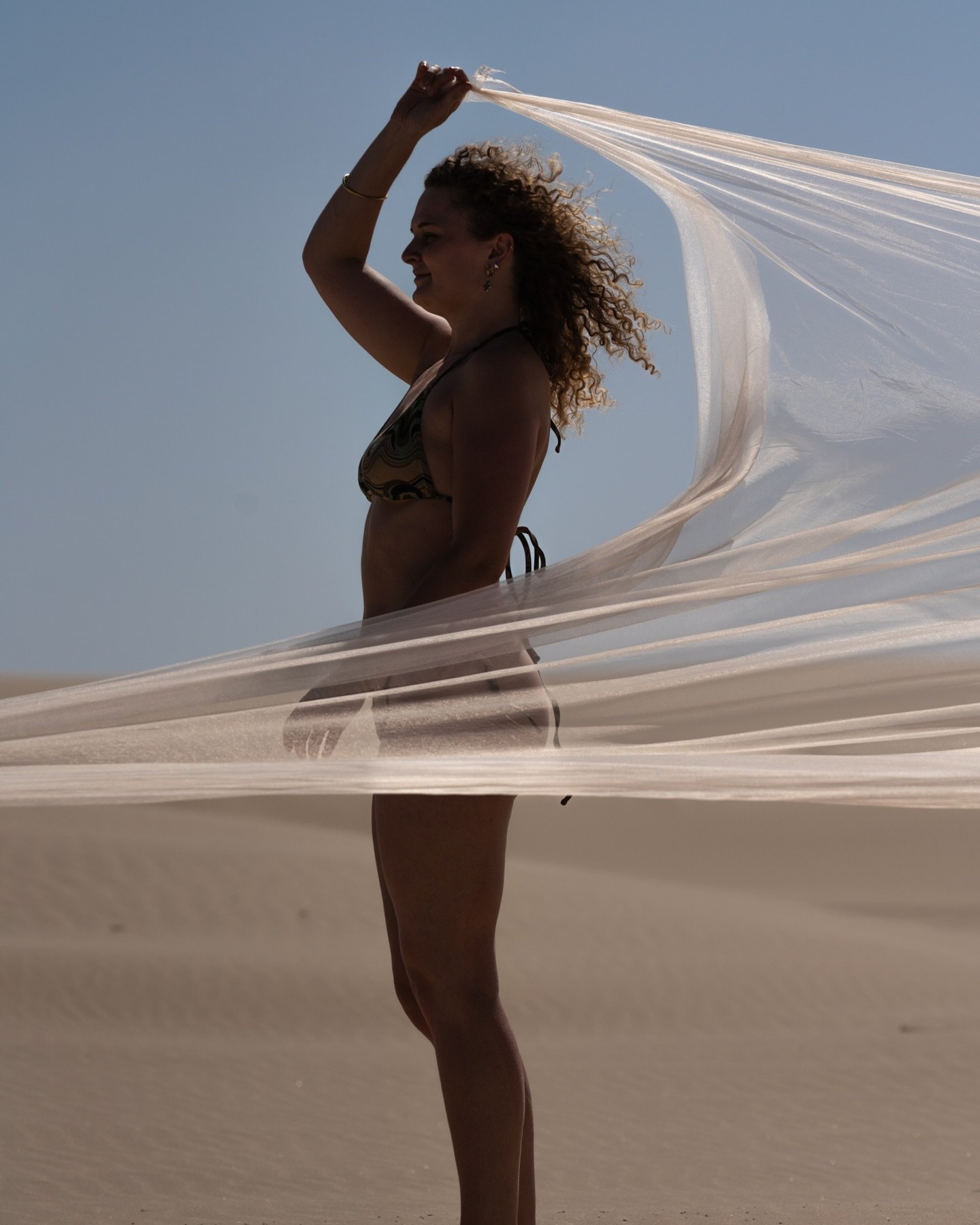 𝑨𝒍𝒎𝒐𝒔𝒕 𝑬𝒍𝒔𝒆𝒘𝒉𝒆𝒓𝒆 | 𝑺𝒕𝒐𝒓𝒚 𝑰

This chapter lingers on movement. On the way the body responds before the mind does.

With Alfie, we explored softness as strength. Femininity expressed through gesture, breath and quiet connection to 