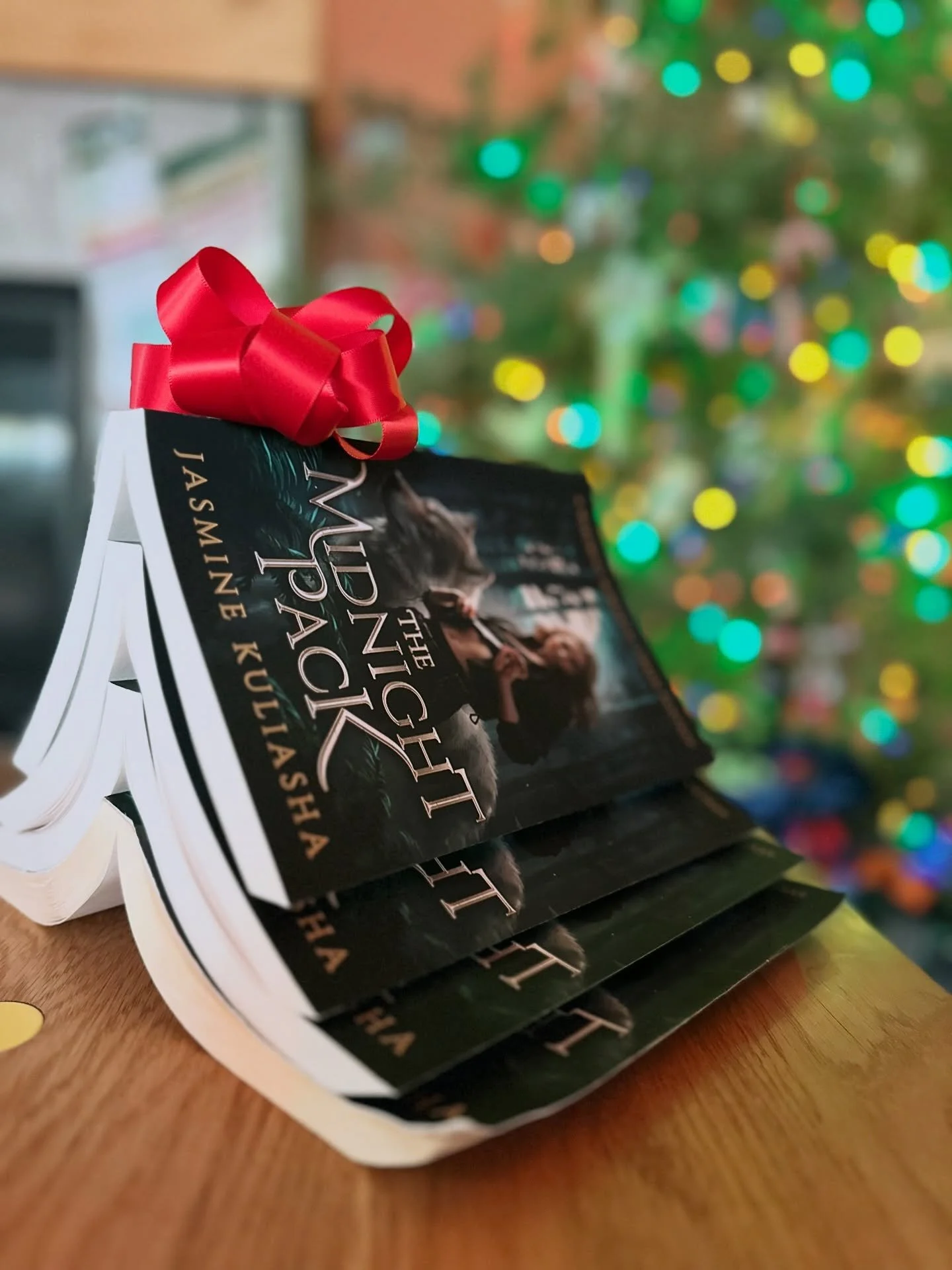 ✨ happy holidays ✨
Hoping yours are warm and bright.
Thanks for being here, friends! 🫶 

And: 
What is your favorite cookie?? Let me know in the comments ⬇️ 
Today is a cookie day in my household and it&rsquo;s going to be peanut butter and chocolat