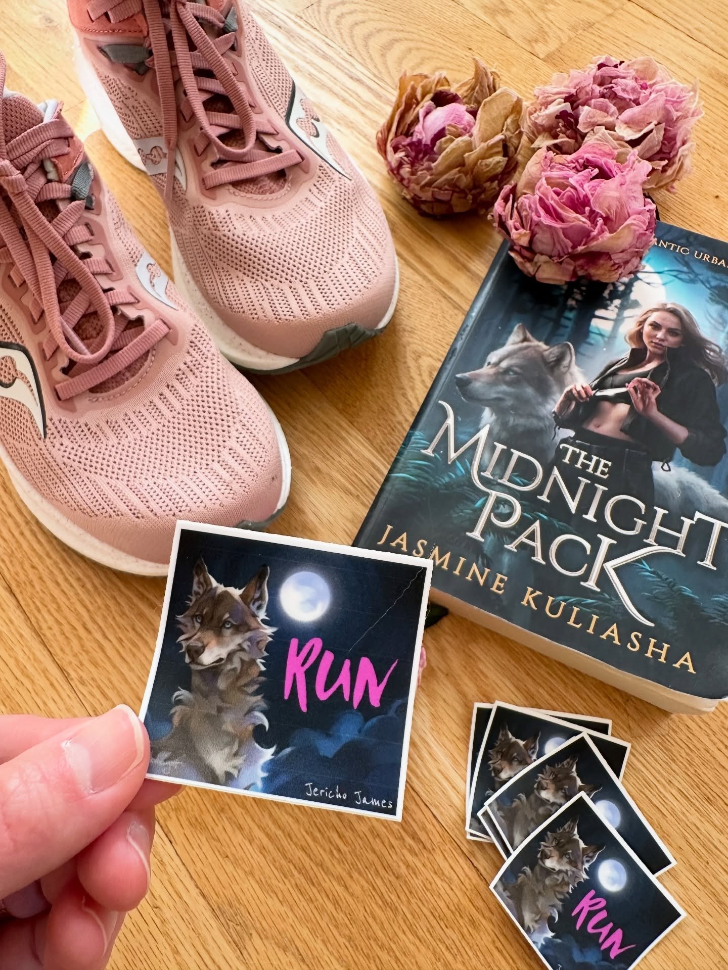 Ok runDisney fam, I have stickers for you! 🫶

If you see me this week be sure to say hi and grab a RUN sticker from my Beauty and the Beast meets Supernatural fantasy; THE MIDNIGHT PACK! 

 Happy Marathon Weekend to all those who celebrate! 🎉 

(Al