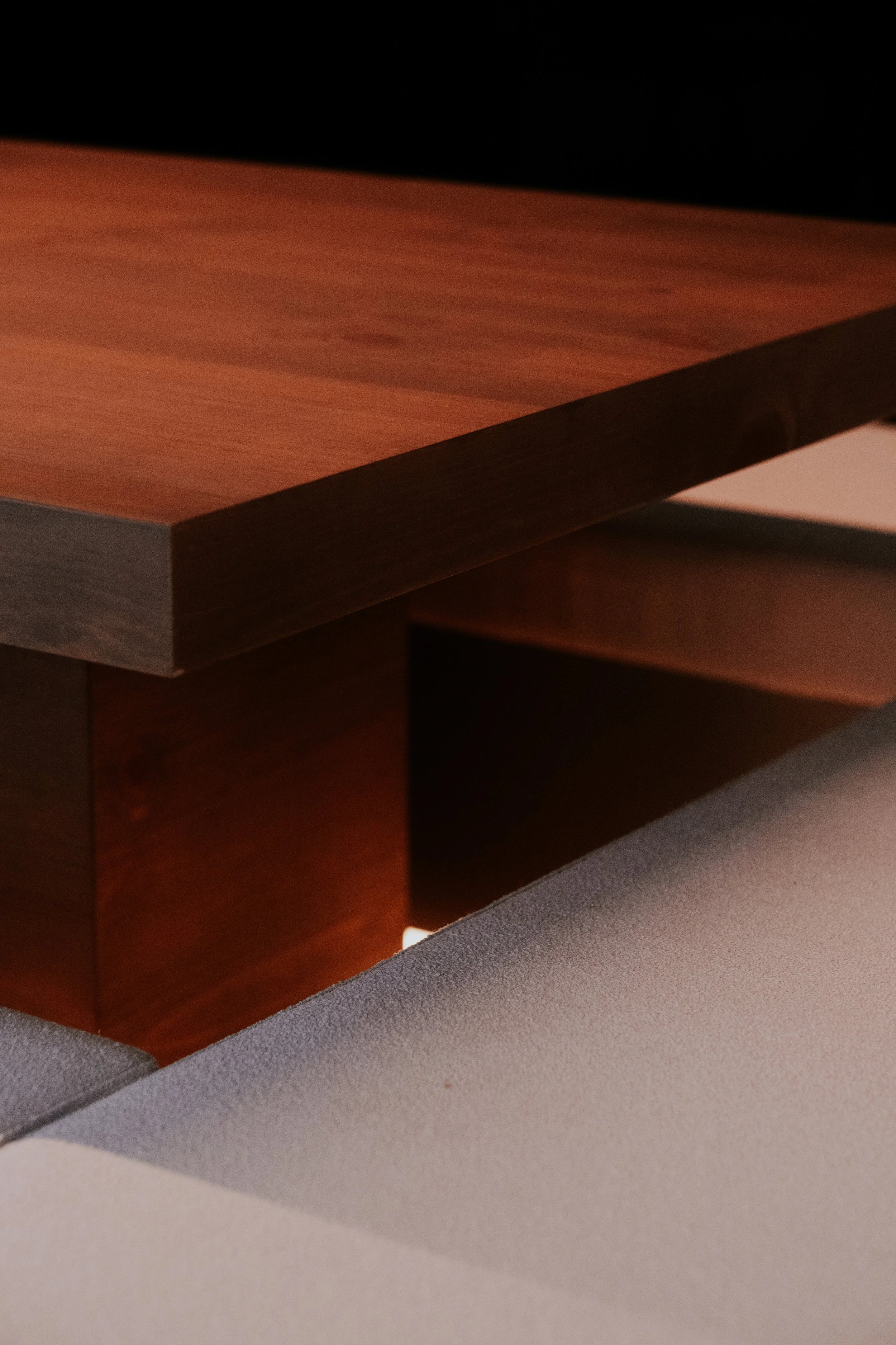 Meeting table in a custom made meeting area of Accent. Designed by HOI