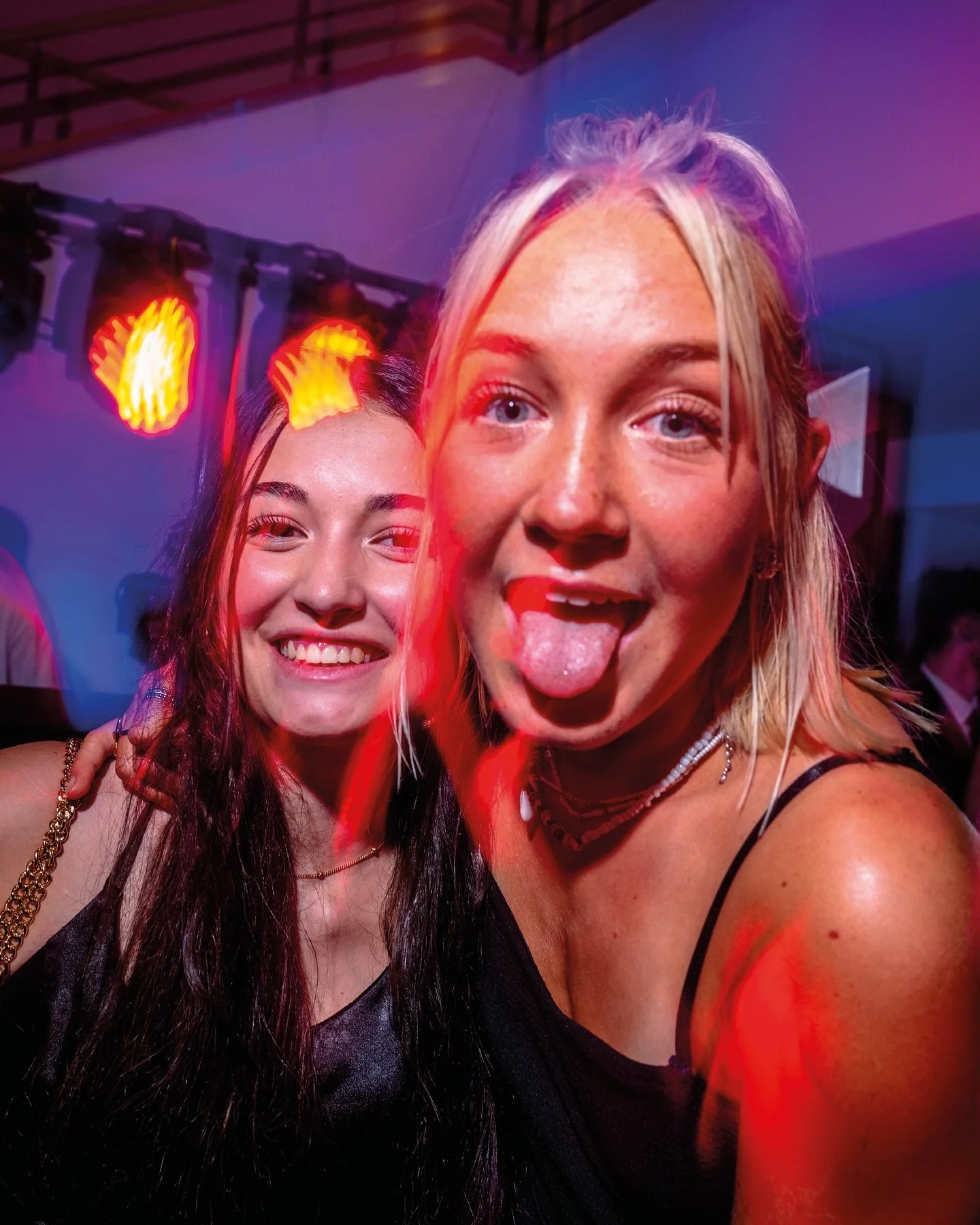 ✨ Am Samstag war es endlich soweit - wir waren in Bad Ischl! 🎉 Der Maturaball @maturaball_hakbadischl hat mit seiner traumhaften Polonaise und der legend&auml;ren Partystimmung in der Disco einfach alle begeistert. 🕺💃
Markiert eure Freund:innen un