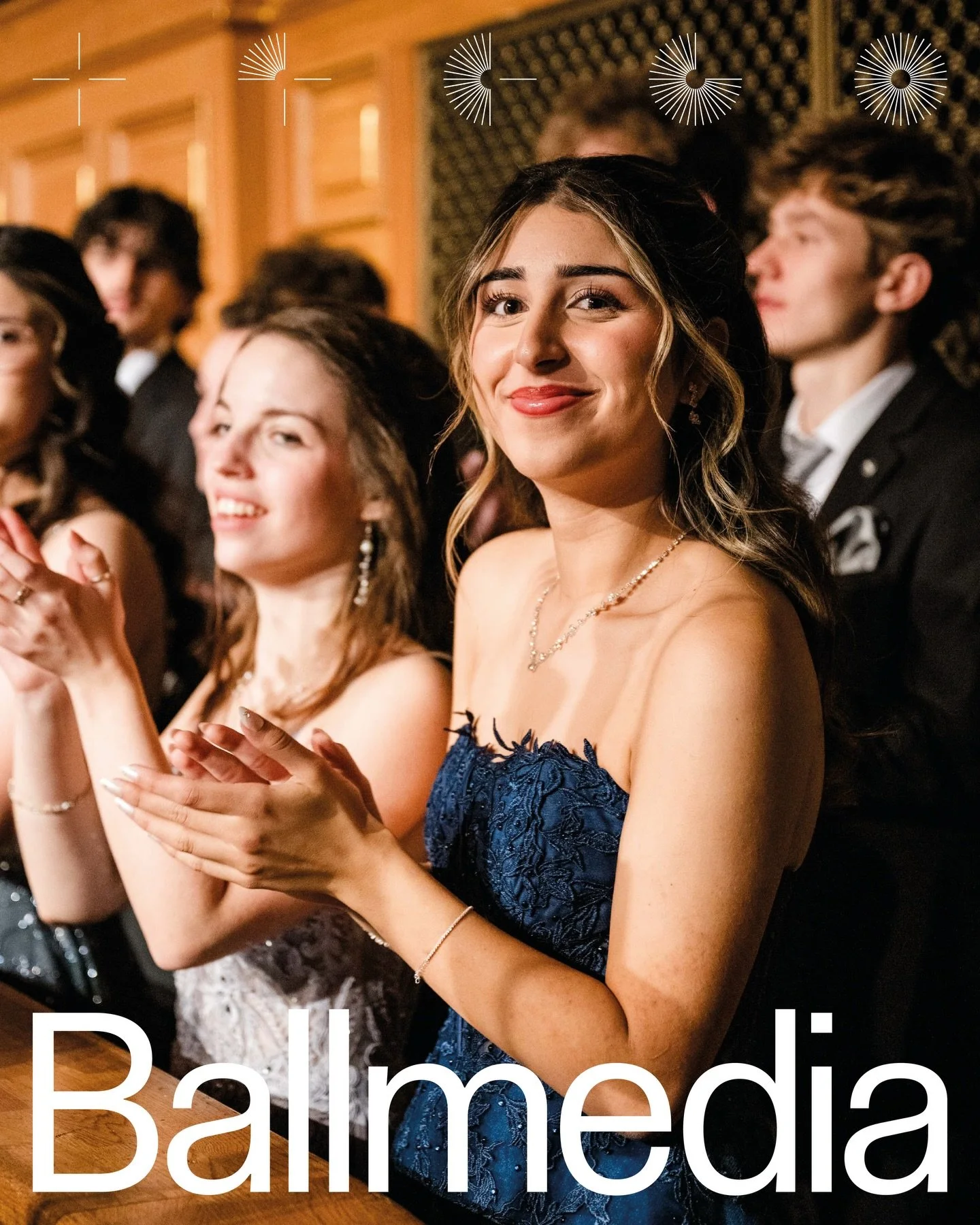 Bei der Polonaise des Maturaballs des B(R)G Kepler durften wir die sch&ouml;nsten Momente festhalten &ndash; und was f&uuml;r ein Anblick das war! ✨
.
Traumhaft funkelnde Kleider, elegante Schritte und eine Stimmung, die den ganzen Saal erstrahlen li