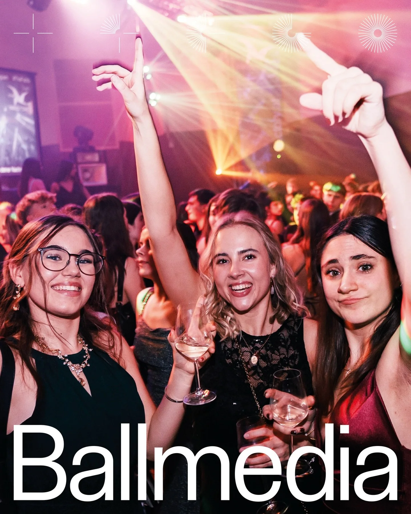 📸 Von der ersten Polonaise bis zum letzten Disco-Beat &ndash;
so sah er aus, unser Ball im All &ndash; Wir greifen nach den Sternen.
.
.
Echt, laut, strahlend. 🌌🚀