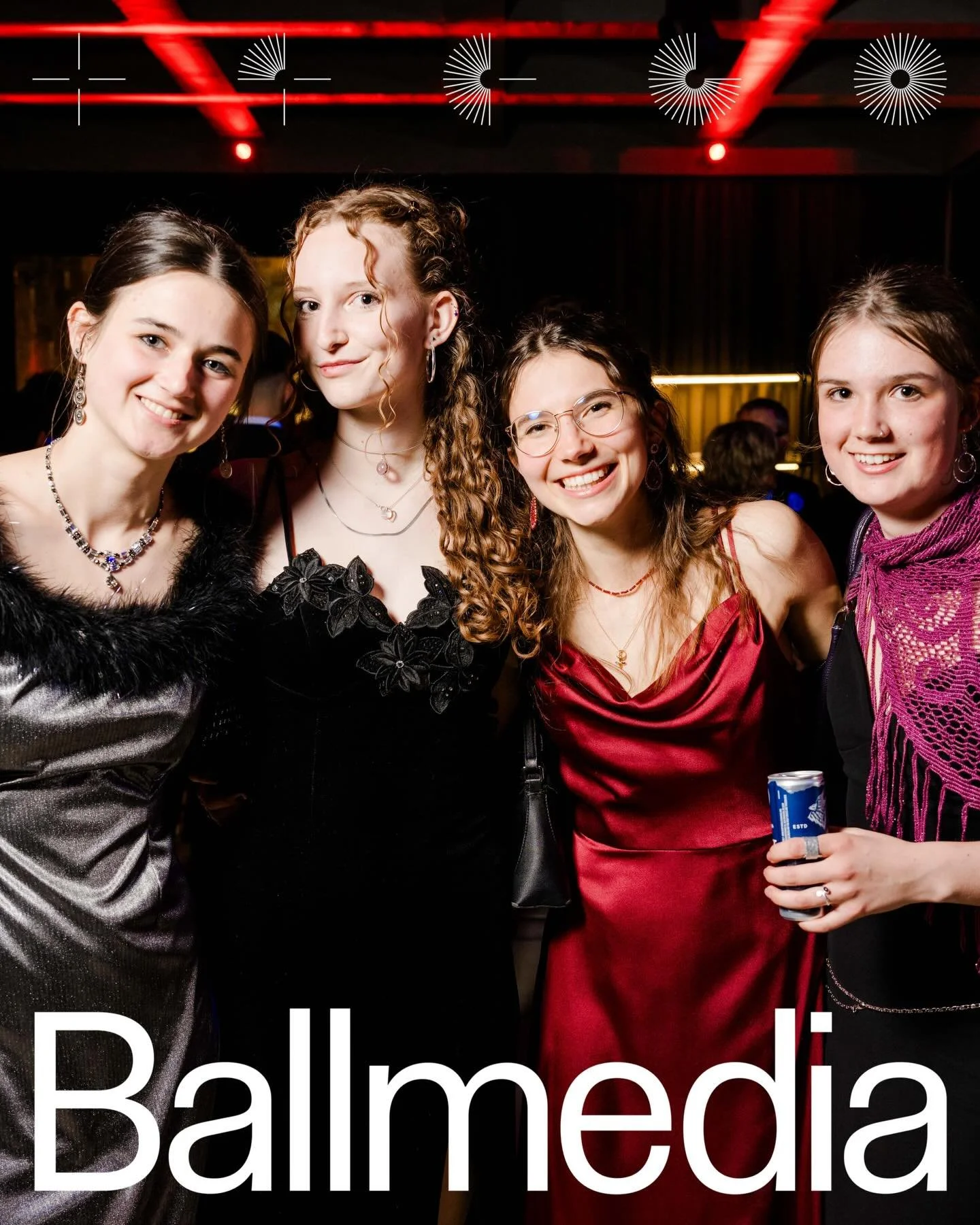 RED CARPET - A NIGHT TO SHINE ✨
Die Sch&uuml;lerInnen des @grg17_schulball2026 lie&szlig;en sich bei ihrem gestrigen Maturaball im @palaiswertheim bis sp&auml;t in die Nacht hinein feiern und wir waren mit unseren Kameras und der Fotobox mit dabei.
.