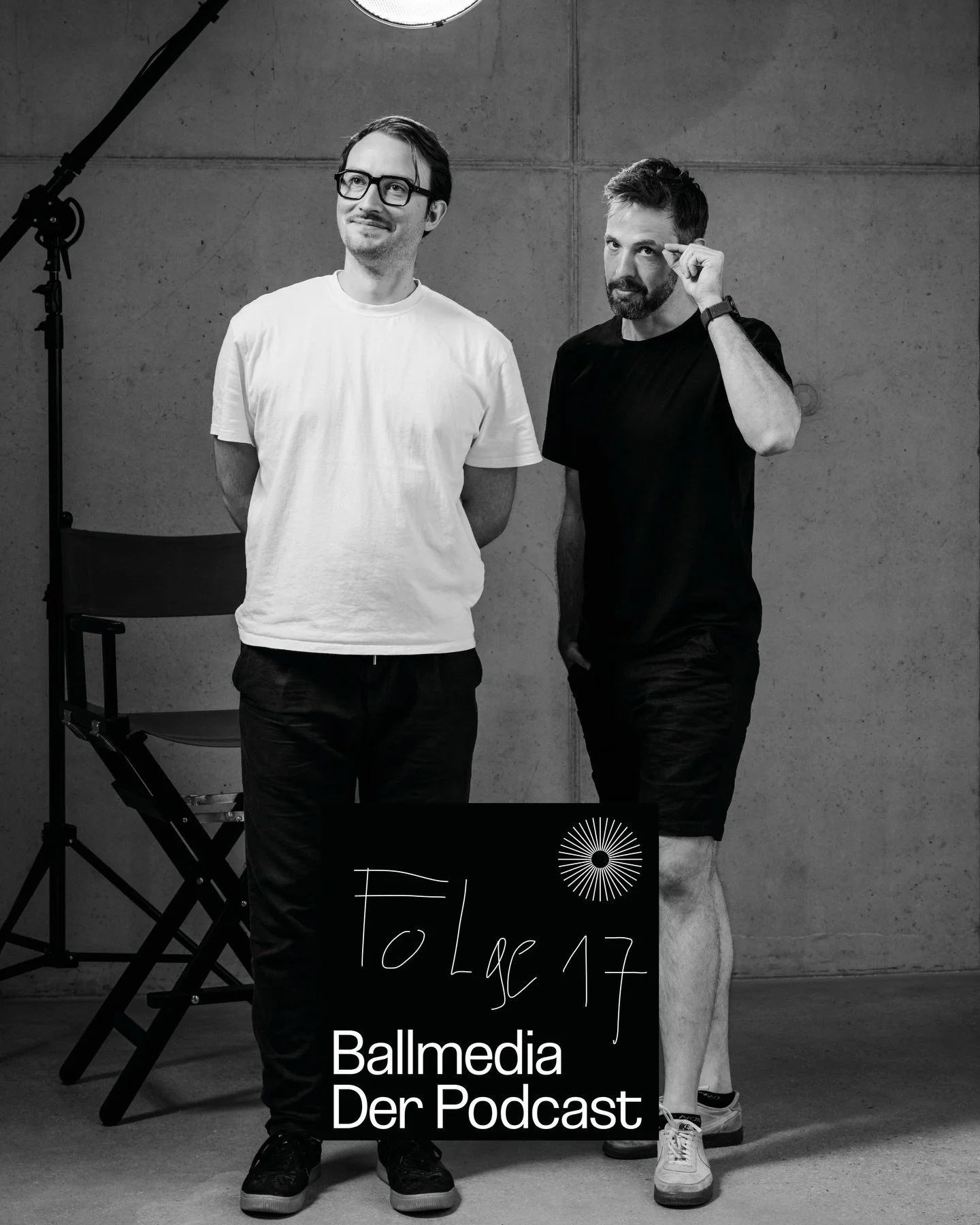 🎙️ Neue Folge Ballmedia &ndash; Der Podcast 🚐
.
Georg und Chris melden sich wieder direkt aus dem Ballmediamobil! Die erste Woche der Mottoshootings f&uuml;r die kommende Saison liegt hinter uns und was f&uuml;r eine Woche das war! 🤩
.
📸 Den Auft