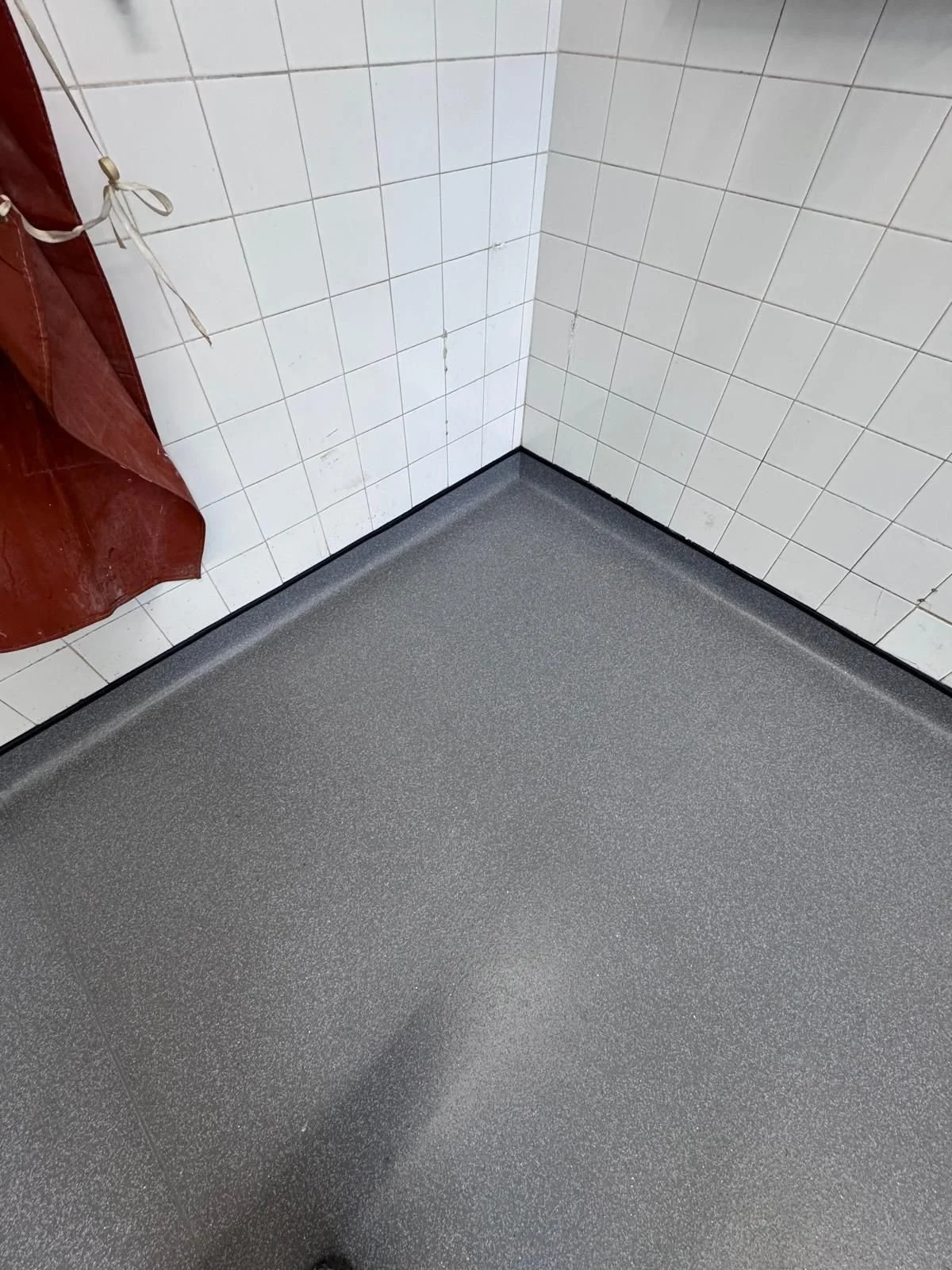 Image: New safe, clean and hygienic commercial kitchen floor