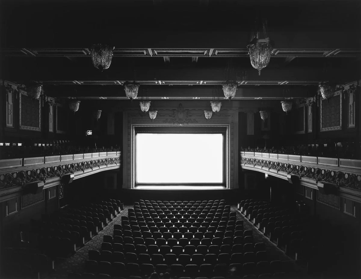  Hiroshi Sugimoto,  Theaters   (Regency, San Francisco, 1992) 