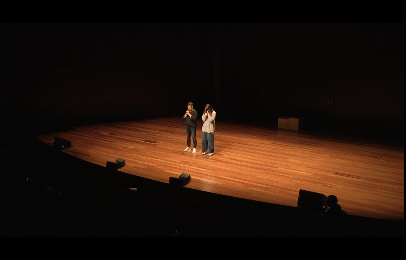  Itziar Okariz,  Respiración oceánica,  performance con la colaboración de Izar Ocariz (MNCARS, 2021) 