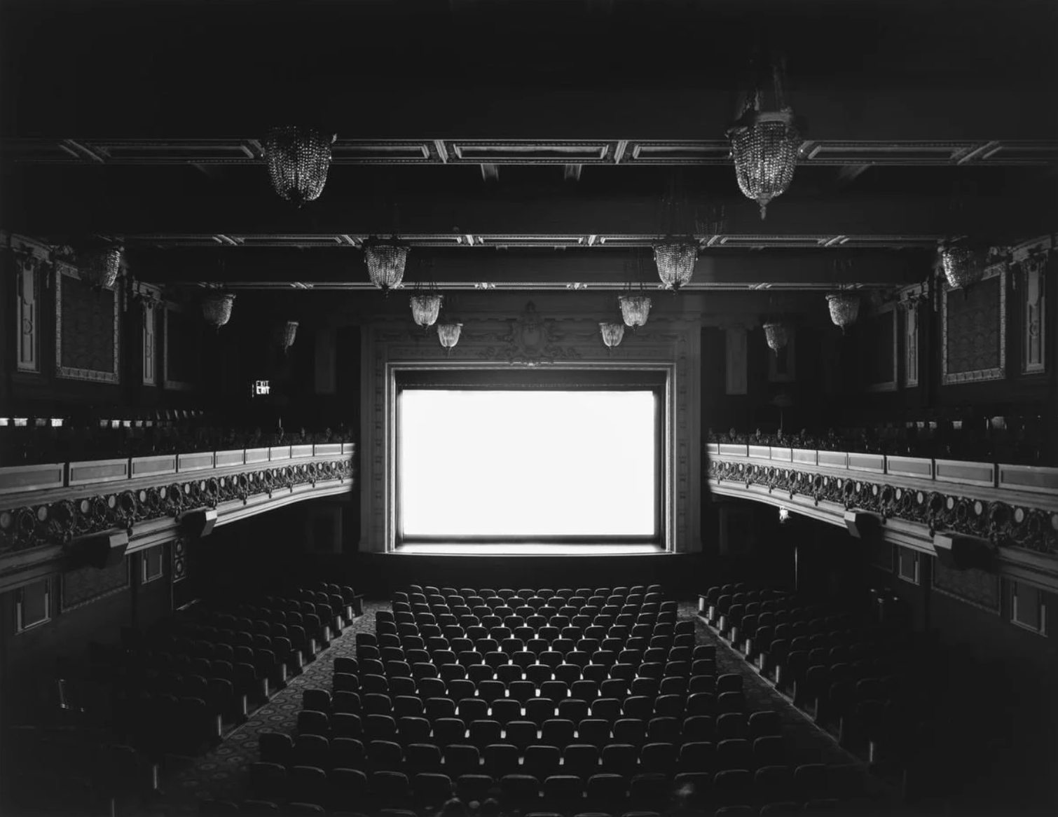  Hiroshi Sugimoto,  Theaters  (Regency, San Francisco, 1992) 