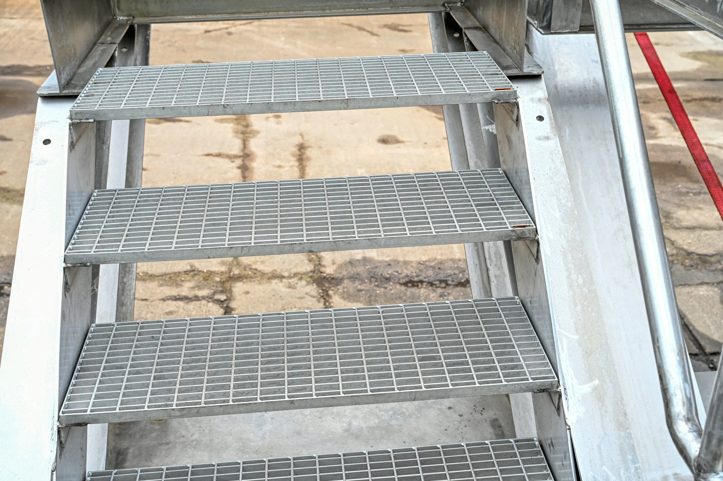 custom-designed-platforms-by-power-system-services.jpg
