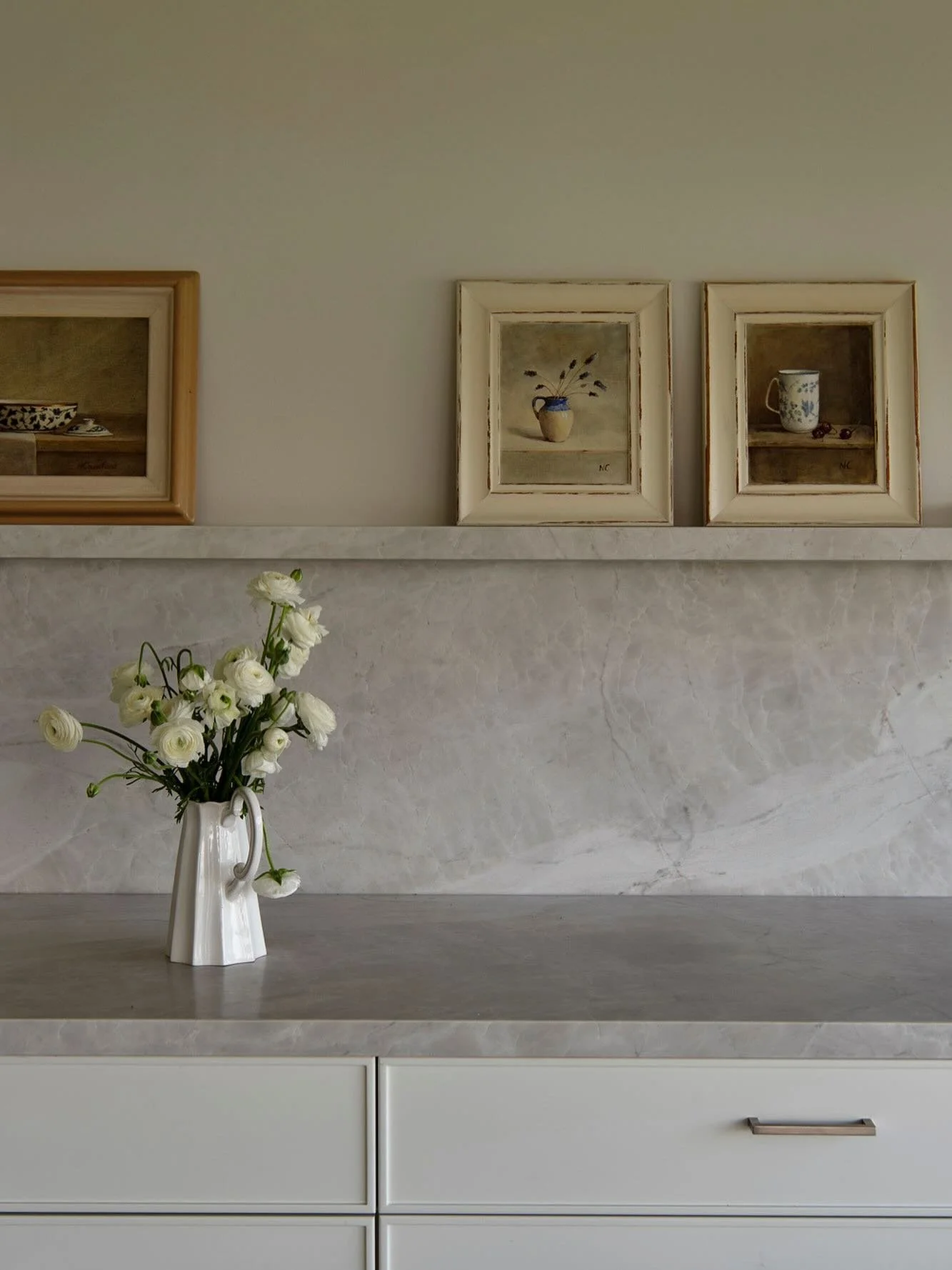 At the Moorings apartment, refined detailing complements the owners antique collection, while a muted material palette provides an elegant and calm backdrop. 

Photo @jody_darcy 
Interior decoration and styling @m.a.l.v.i.n.a.s.t.o.n.e 
Builder @rk_b