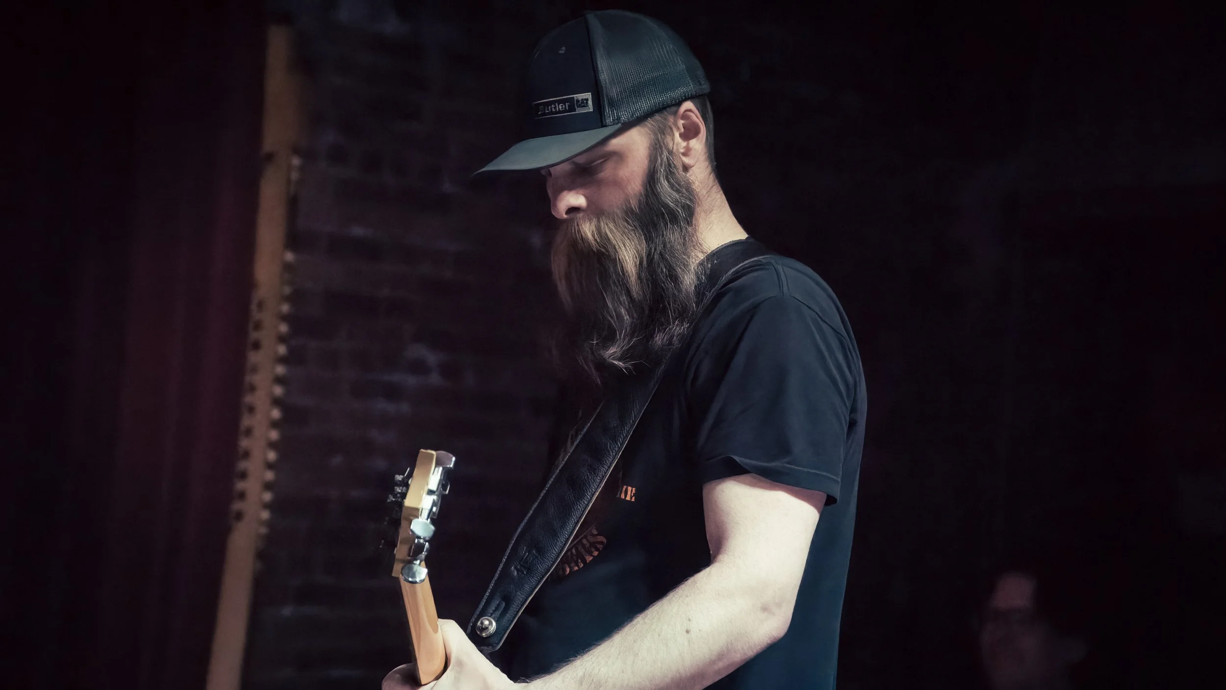 Copy of DSC09901-DeNoiseAI-severe-noise.jpg