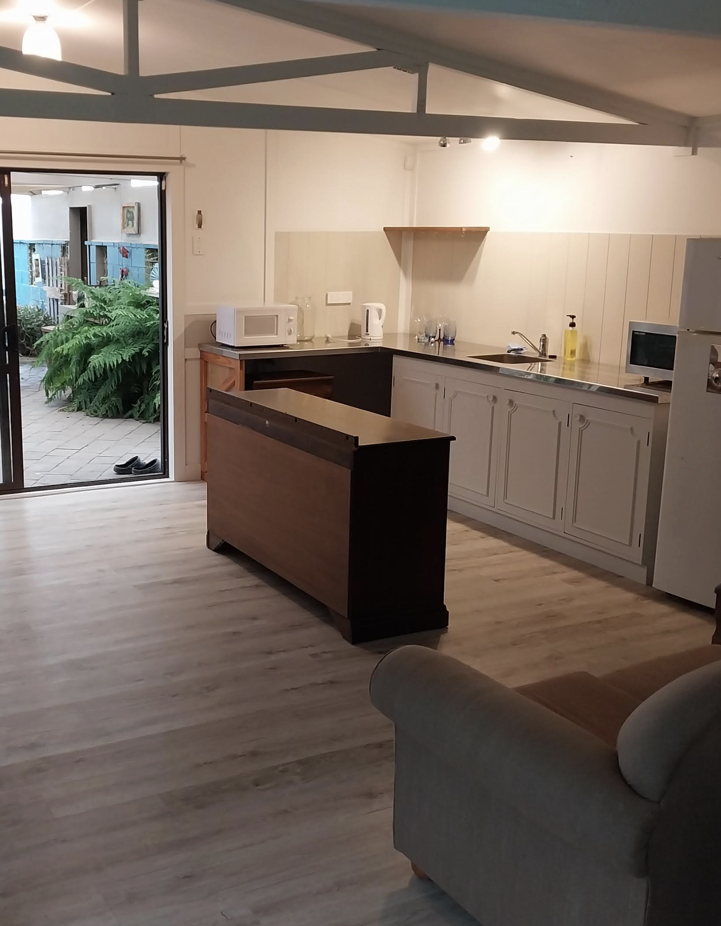 The kitchen area is very spacious and provides everything you need to cook a meal together or just enjoy the complimentary continental breakfast before you head out for the day's riding