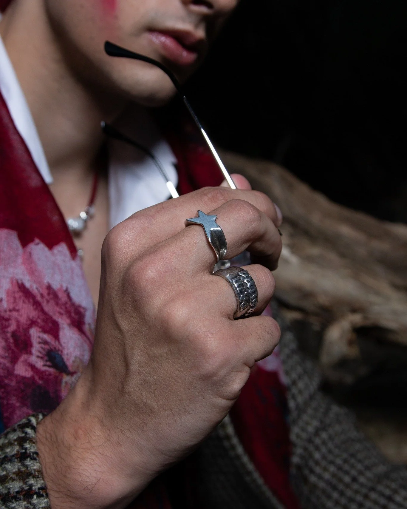Little break from the princess collection for some roxstar pics by @foolish.picx
the Roxstar Ring is available in two sizes - this is the mini, more wearable option!!
*other ring not made by ellierox!*