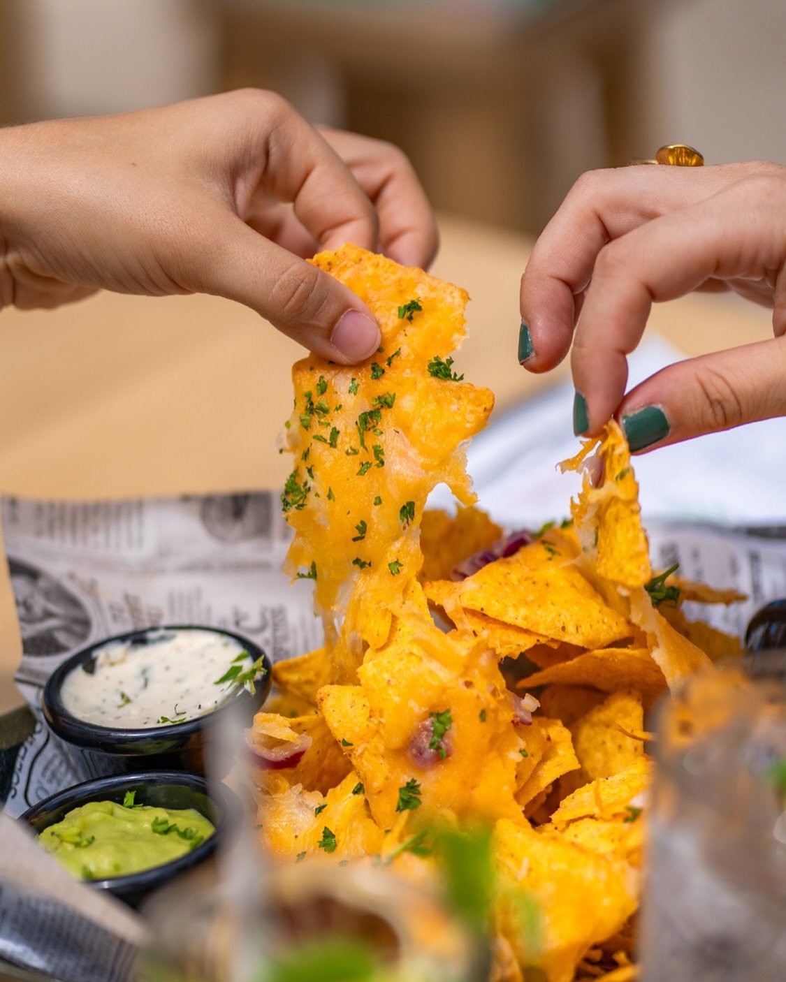 Grab a chip, scoop the dip and let the beach day begin.

#curacaoisland #curacao #island #paradise #caribbean #beachlife #beachvibes #oceanview #janthiel #kokoscuracao #relaxedatthebeach #mindfullday #healthyfood #kokosjanthiel #relaxedatkokos