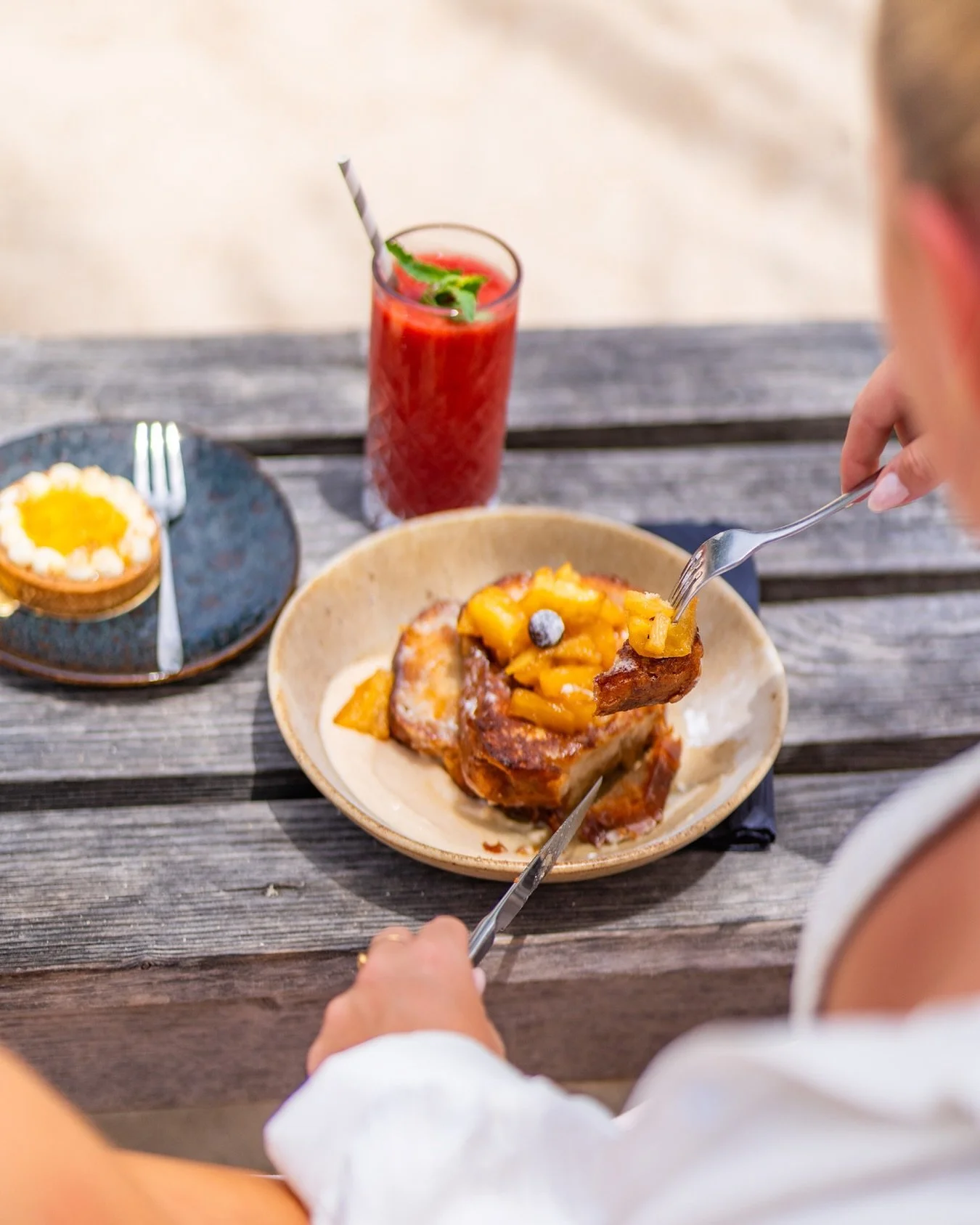 The kind of morning that makes you want to stay all day.
#oceanview #sunandsand #janthiel #kokoscuracao #relaxedatthebeach #mindfullday #healthyfood #kokosjanthiel #relaxedatkokos