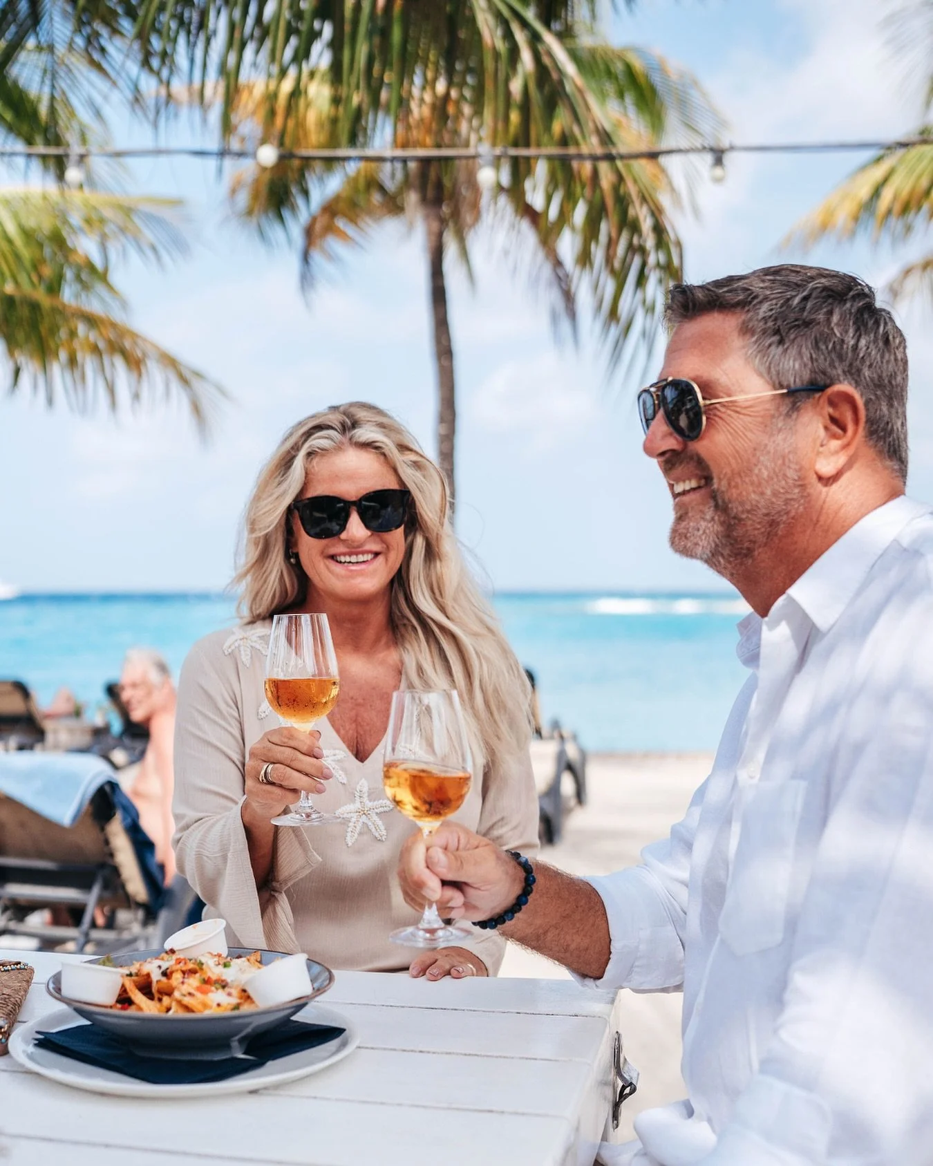 Sun, sea and a toast to island life.

#curacaoisland #curacao #beachlife #restaurant #beach #lifeisbetteronthebeach #dushi #brasabeer #zanzibarcuracao #janthielbeach #zanzibarbeach