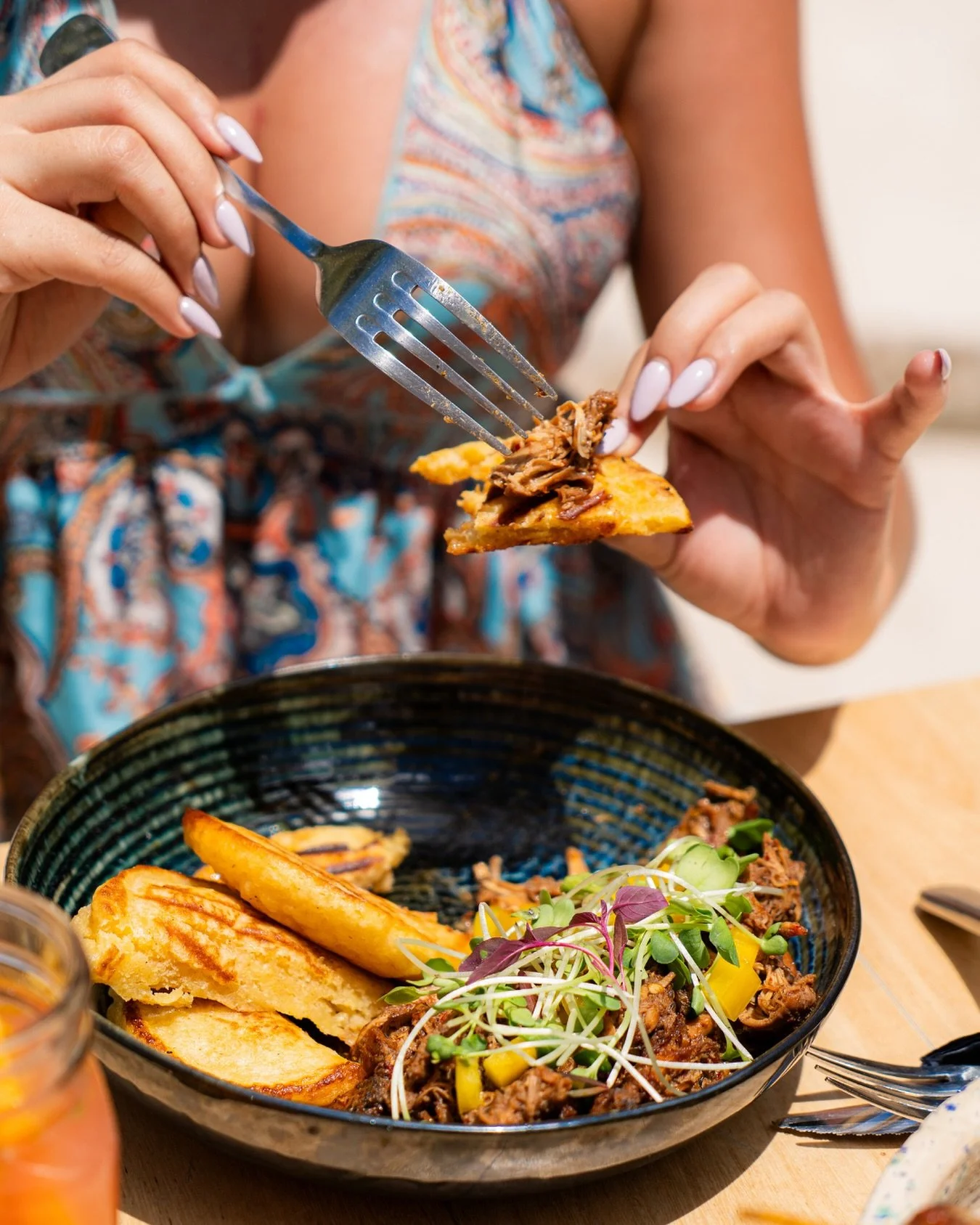 Bold flavors, sunshine and a plate worth sharing. That’s lunch at Koko’s.
#oceanview #sunandsand #janthiel #kokoscuracao #relaxedatthebeach #mindfullday #healthyfood #kokosjanthiel #relaxedatkokos