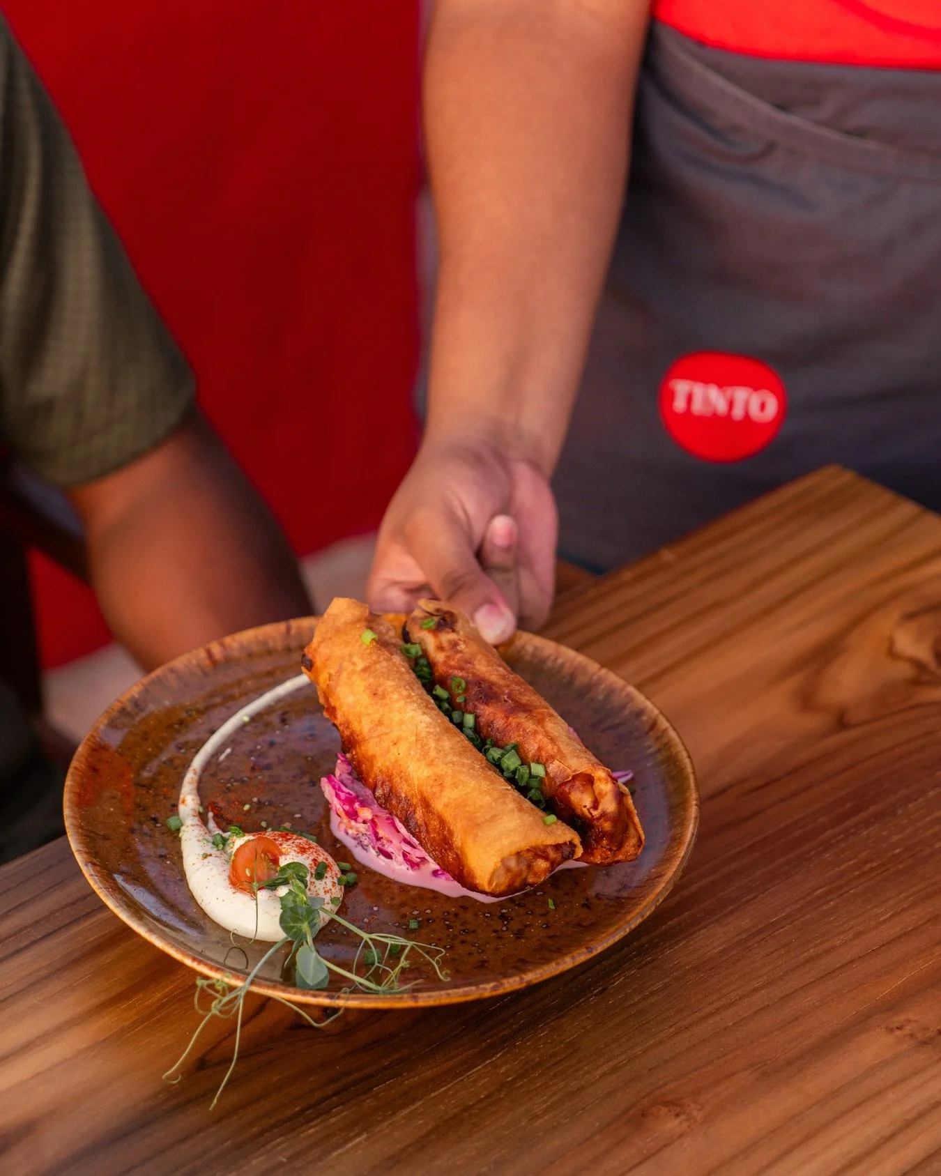 First bites that set the tone.
#shareddining #tintobarycocina #janthielbeach