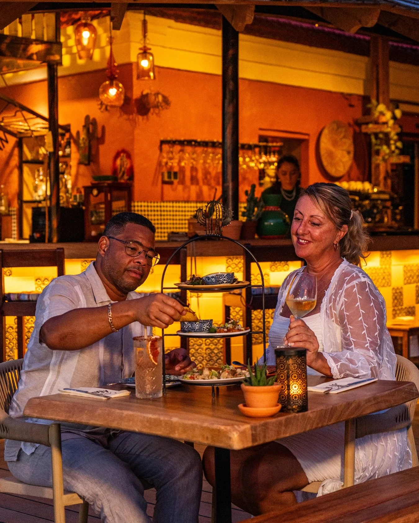 This could be you: sipping, smiling, sharing.
#Curacao #CuracaoRestaurants #MexicanFood #CuracaoToDo #JanThielBeach #DinnerCuracao #Tequila #Tacos
