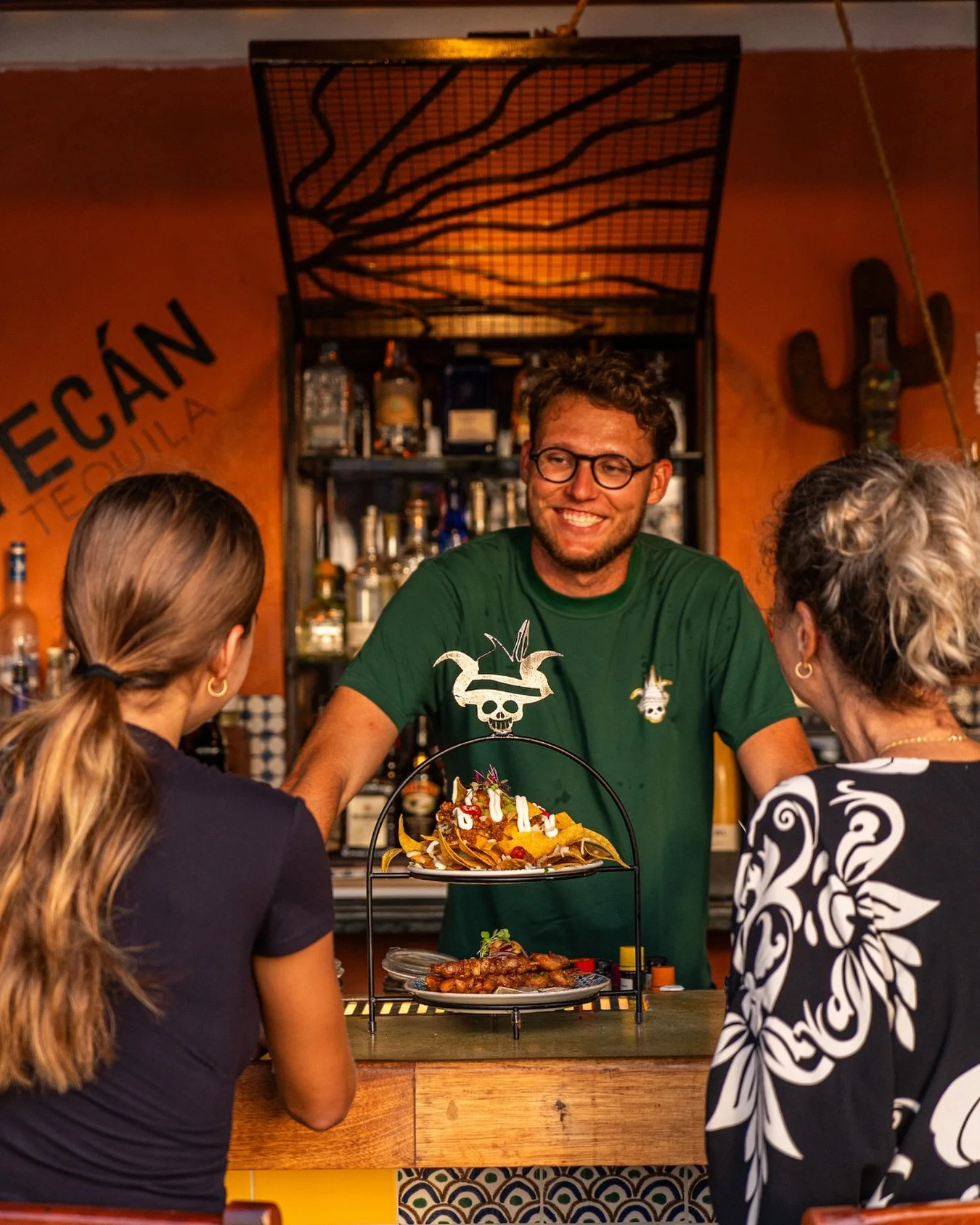 Every seat here comes with a story and a margarita.
#Curacao #CuracaoRestaurants #MexicanFood #CuracaoToDo #JanThielBeach #DinnerCuracao #Tequila #Tacos