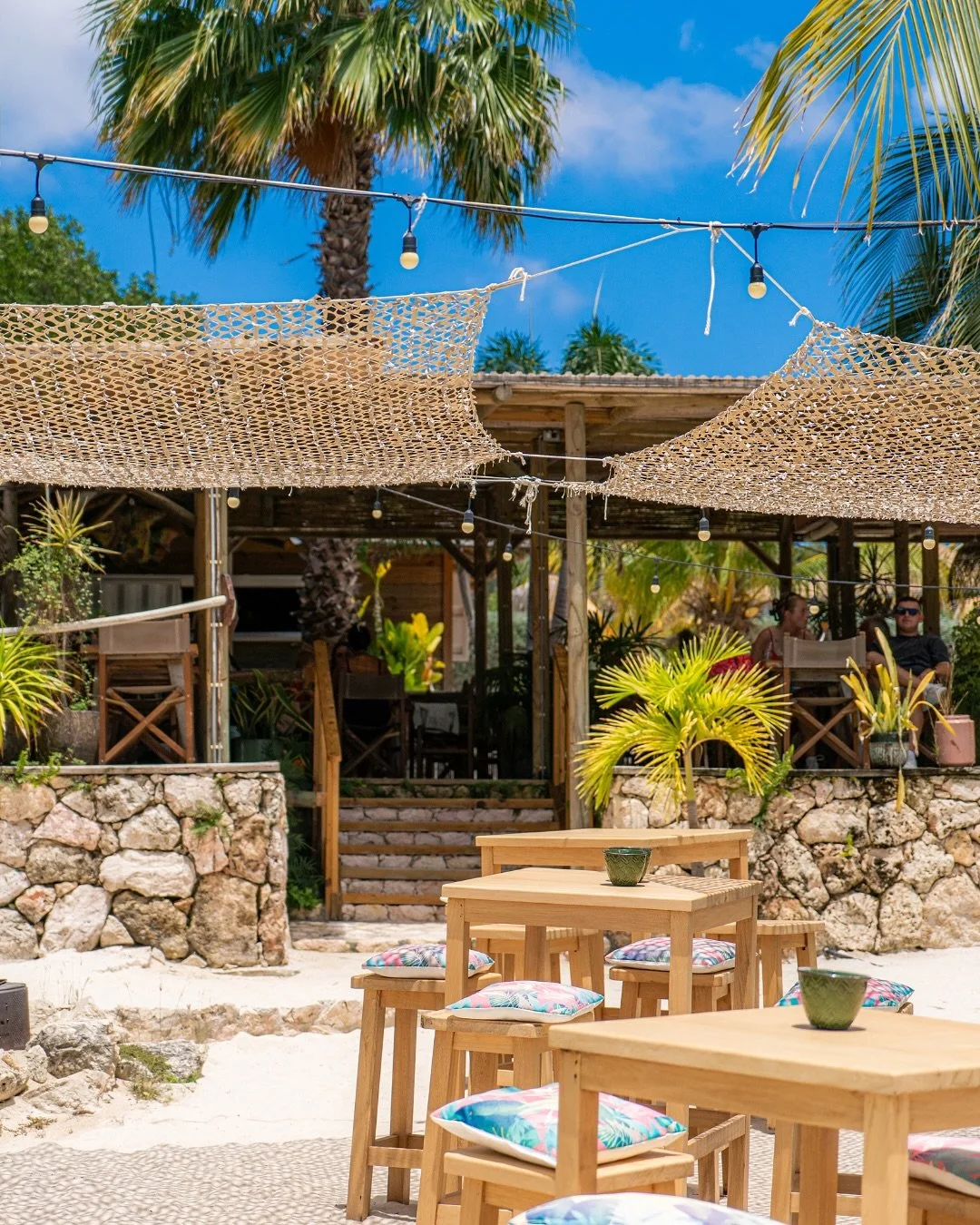 From beachside tables to colorful plates. Here at Koko’s we have it all.
#oceanview #sunandsand #janthiel #kokoscuracao #relaxedatthebeach #mindfullday #healthyfood #kokosjanthiel #relaxedatkokos