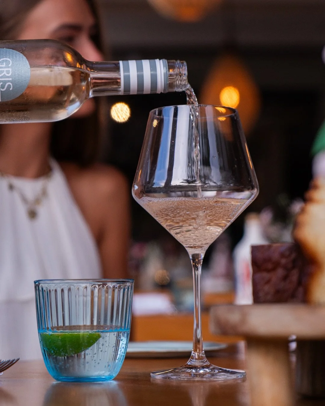Every great evening starts with a glass of wine &mdash; preferably poured at Zest.

#dinner #curacaoisland #curacao #island #zestrestaurant #caribbean #janthiel #janthielbeach #atthebeach
