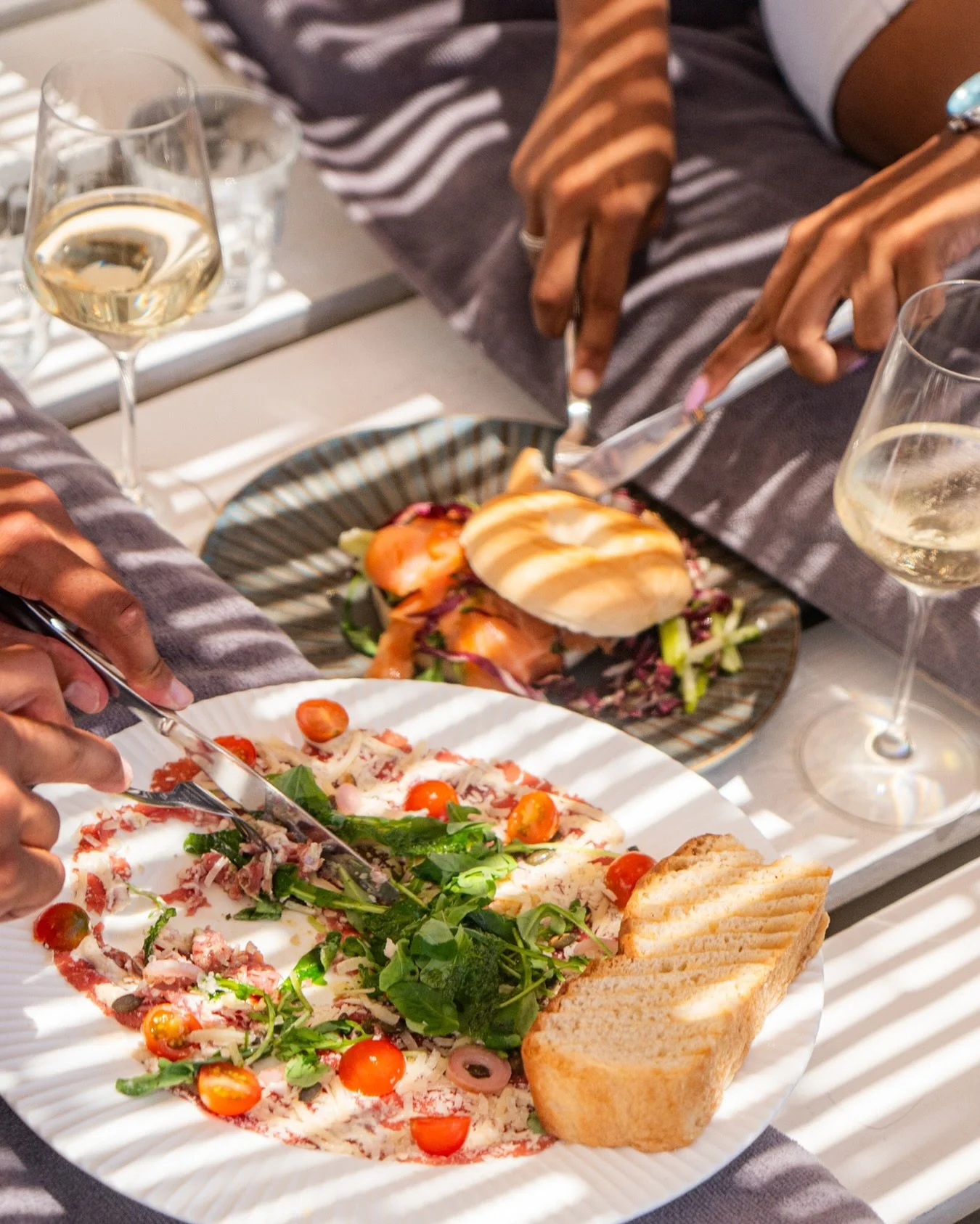 When lunch looks this good, you already know it tastes even better...

 See you at Zest?

#beachsunset #oceanview #janthielbeach #curacao #beachlife #restaurant #beach #lifeisbetteronthebeach #dushi #zestcuracao #zestbeachcafe