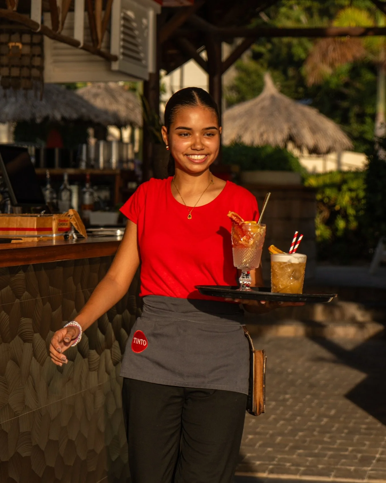 Hospitality, the Tinto way &ndash; warm, personal and always with a spark.

#shareddining #tintobarycocina #janthielbeach
