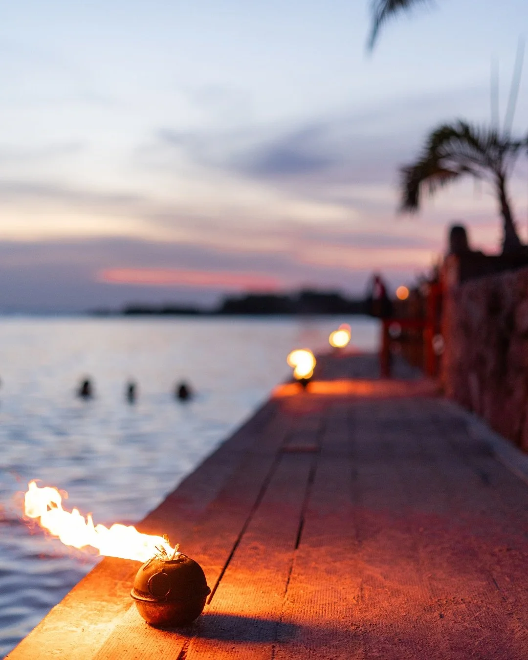 Where every night ends with a glow.

#shareddining #tintobarycocina #janthielbeach