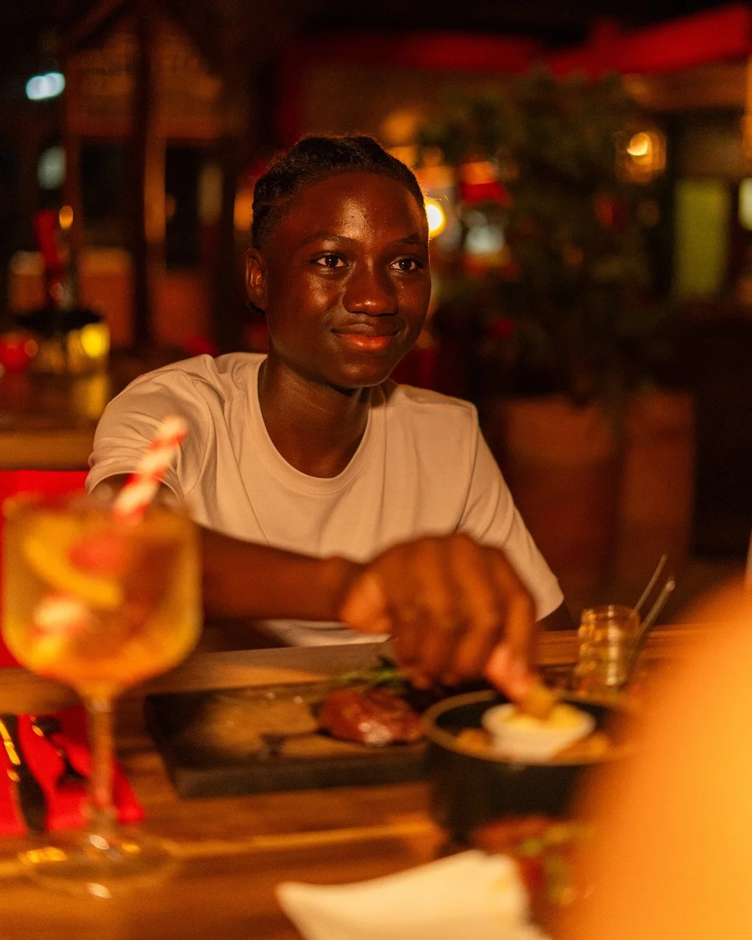 Sit back, relax and taste the moment.

#shareddining #tintobarycocina #janthielbeach