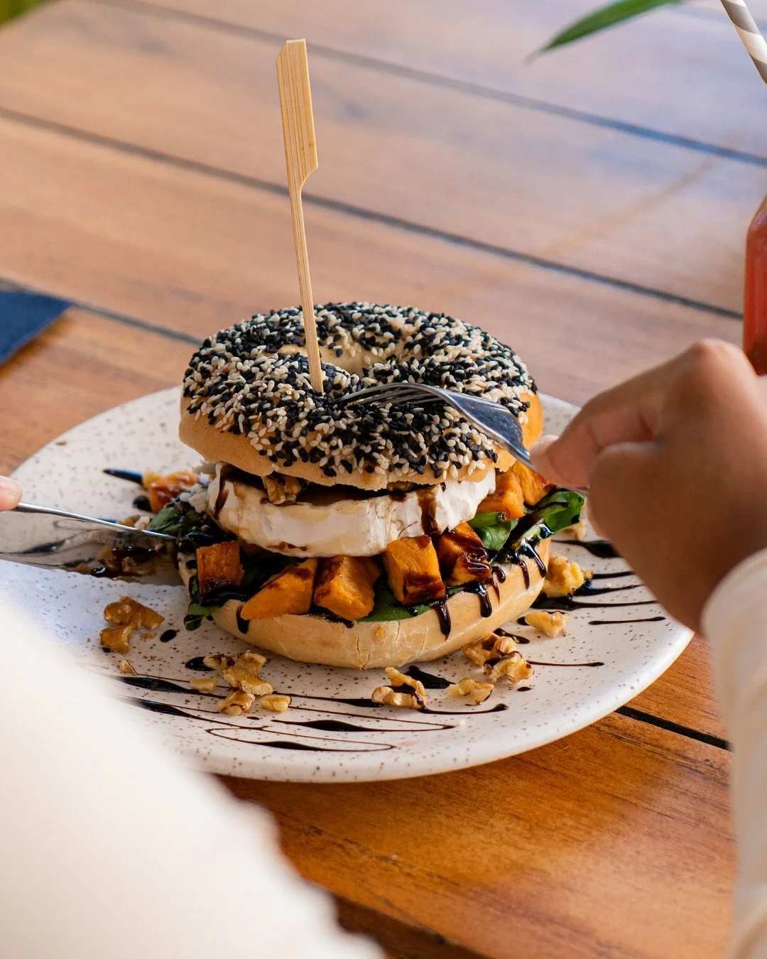 Proof that happiness can be served on a plate.

#oceanview #sunandsand #janthiel #kokoscuracao #relaxedatthebeach #mindfullday #healthyfood #kokosjanthiel #relaxedatkokos