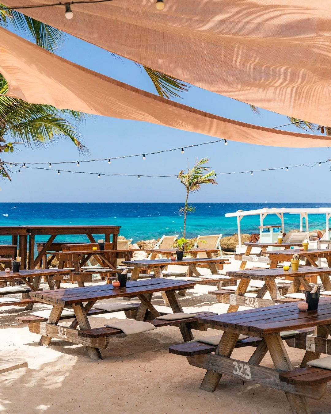 Your table is waiting... right by the waves.

#beachsunset #oceanview #janthielbeach #curacao #beachlife #restaurant #beach #lifeisbetteronthebeach #dushi #zestcuracao #zestbeachcafe