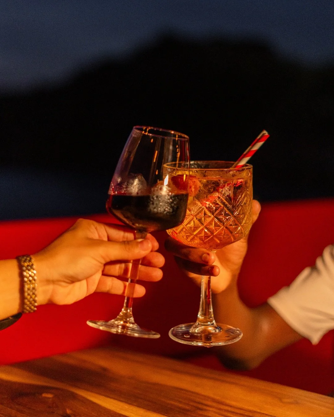 One cheers, endless memories.

#shareddining #tintobarycocina #janthielbeach