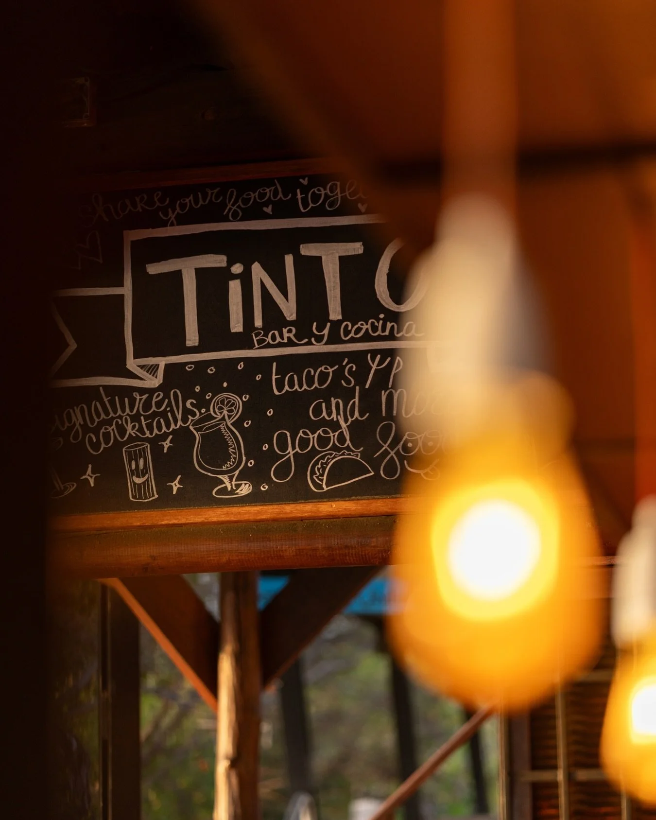 Step into our world of flavors...

#shareddining #tintobarycocina #janthielbeach