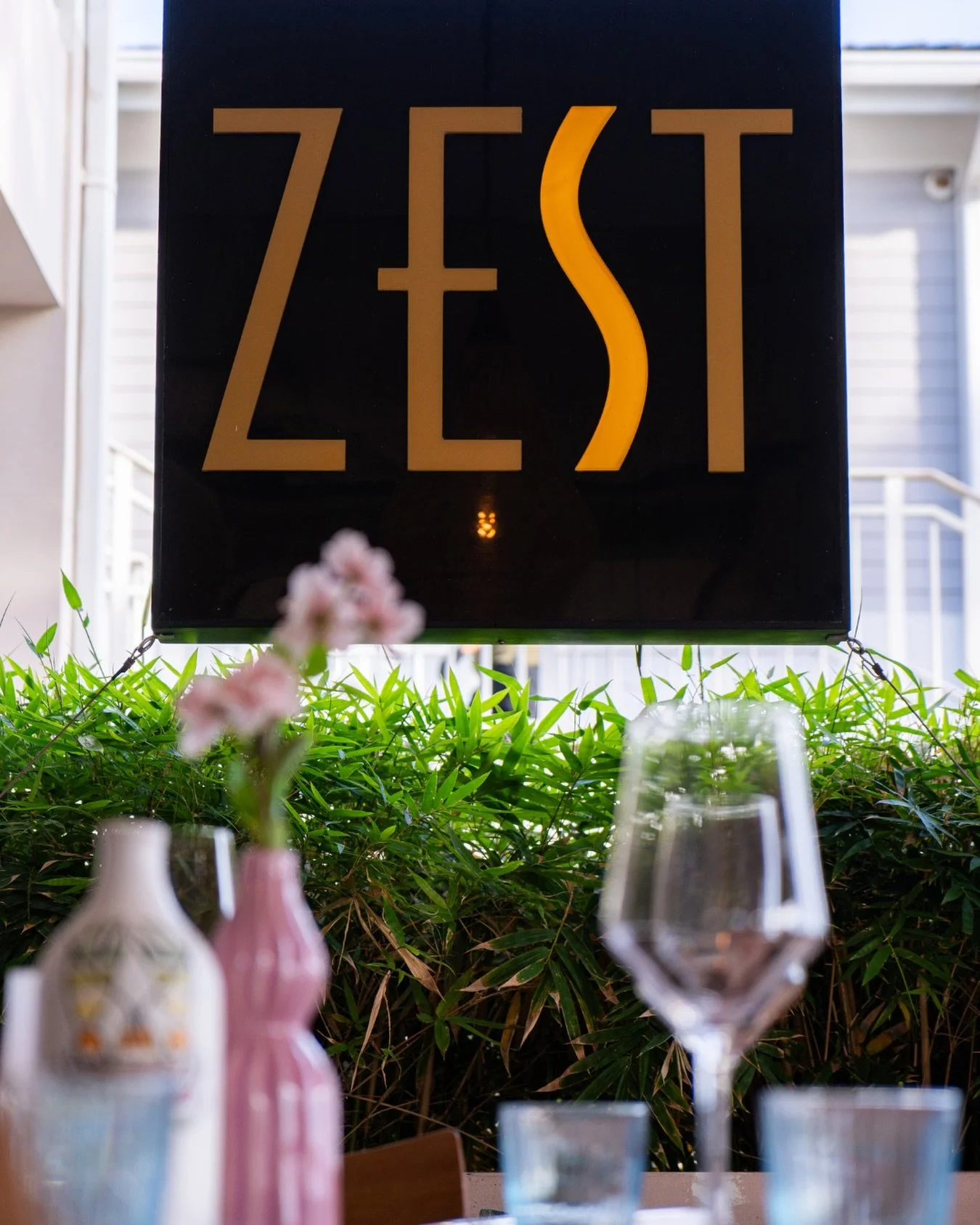 Your table is set, the sea is near and the evening awaits.

#dinner #curacaoisland #curacao