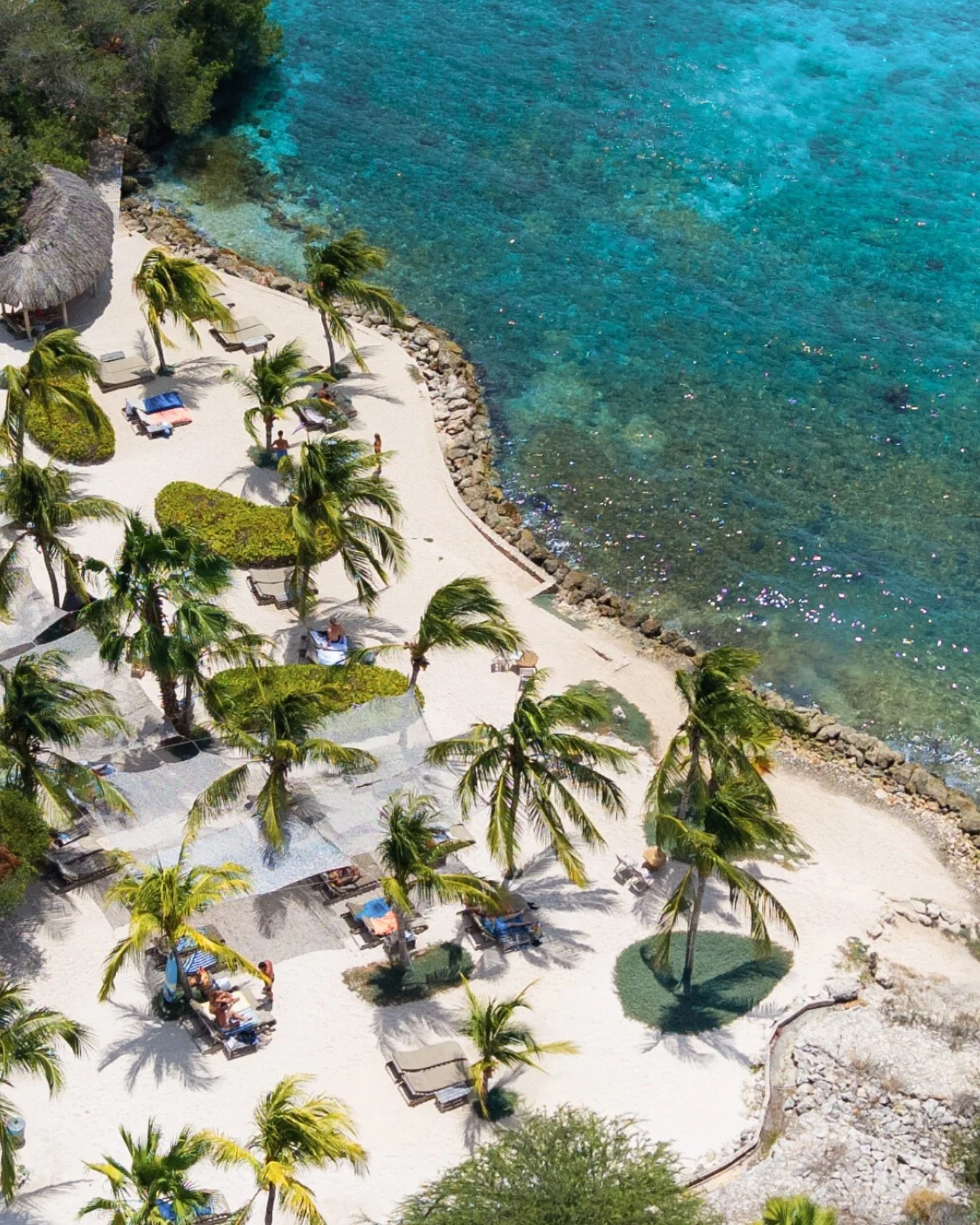 Your happy place is right here.

#oceanview #sunandsand #janthiel