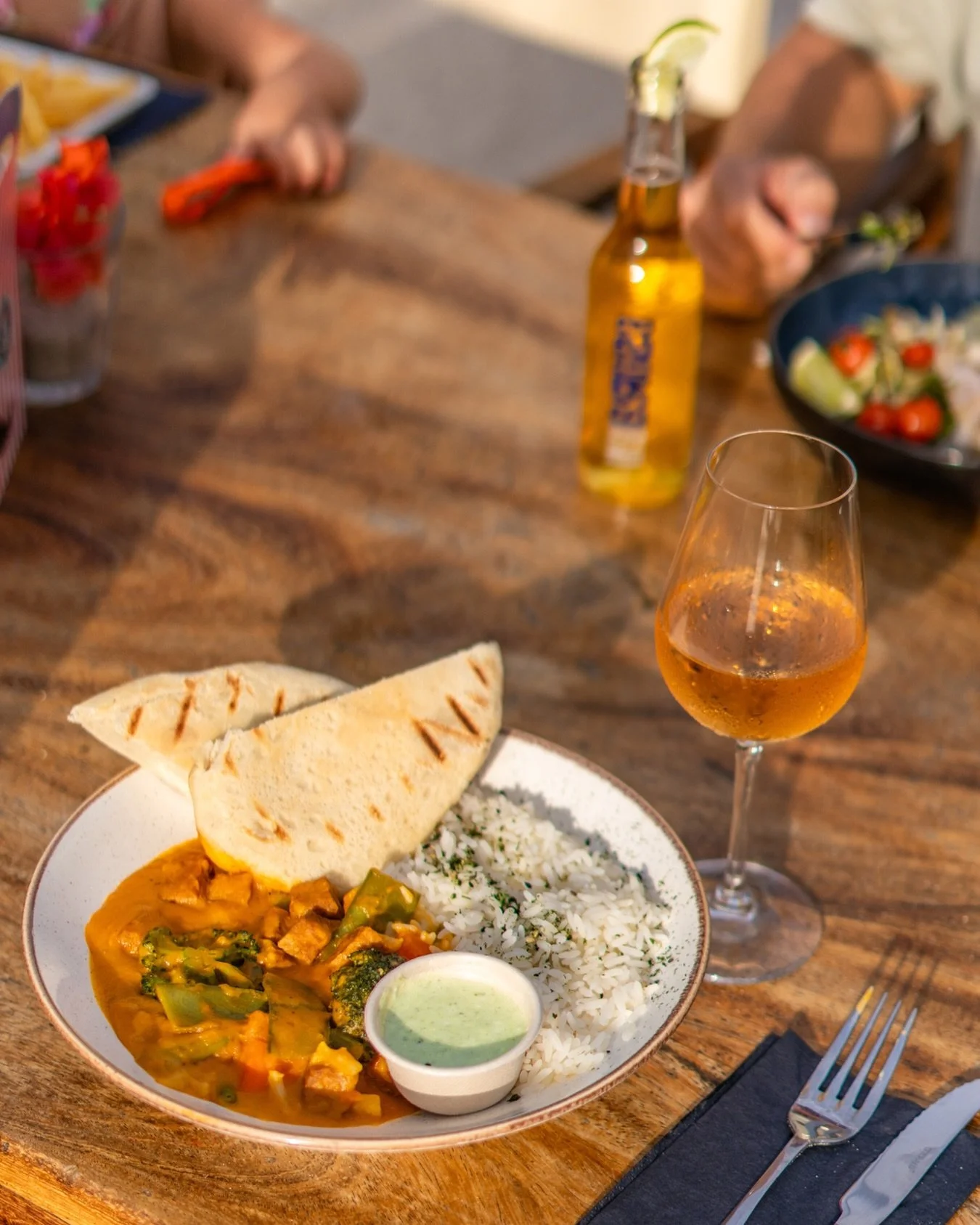 Sunset dinners hit different at Zanzibar.

 #curacaoisland #curacao #beachlife