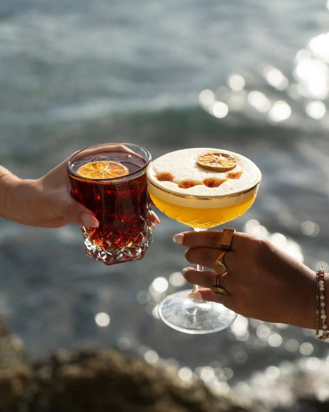 At the golden hour, we say "cheers" with the perfect drinks!

#beachsunset #oceanview #janthielbeach #curacao #beachlife #restaurant #beach #lifeisbetteronthebeach #dushi #zestcuracao #zestbeachcafe
