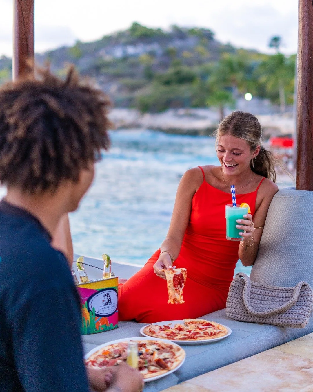 Grab your slice and soak in the sun.

 #curacaoisland #curacao #beachlife #restaurant #beach #lifeisbetteronthebeach #dushi #brasabeer #zanzibarcuracao #janthielbeach #zanzibarbeach