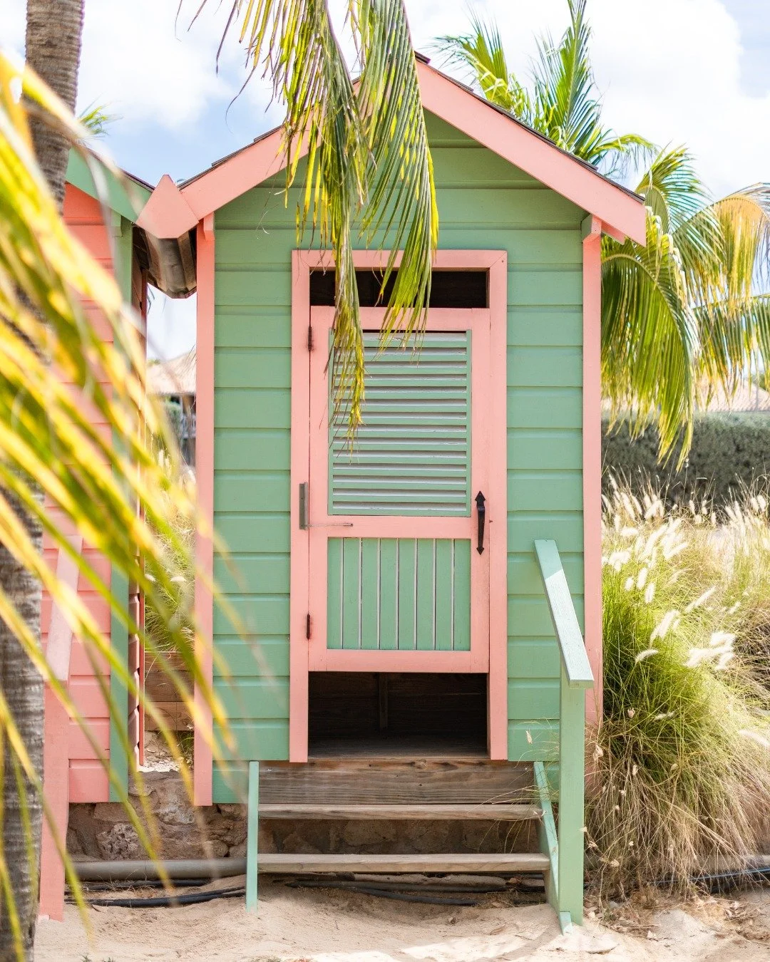 Knock knock. "Who&rsquo;s there?" It&rsquo;s Friday and the weekend is almost here. 😄☀️ And don&rsquo;t worry if you didn&rsquo;t wear your bathing suit, we&rsquo;ve got beach houses / changing rooms so you can switch into beach mode in se