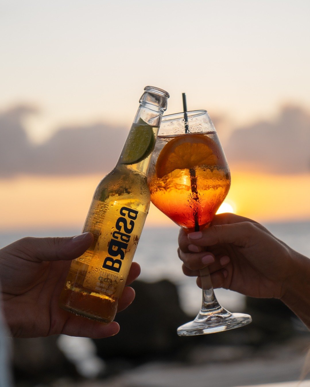 One beer, one cocktail, and that last bit of light.

#beachsunset #oceanview #janthielbeach #curacao #beachlife #restaurant #beach #lifeisbetteronthebeach #dushi #zestcuracao #zestbeachcafe