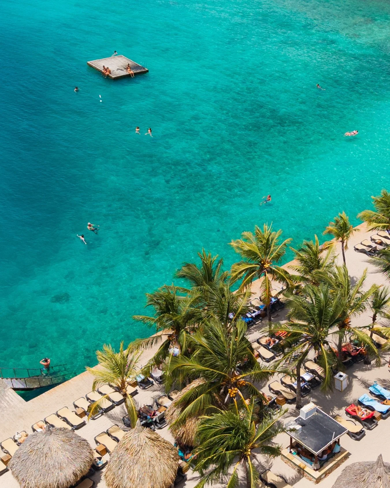 From up here, it&rsquo;s easy to see why people stay a little longer at Zanzibar. 🩵

 #zanzibarcuracao #janthielcura&ccedil;ao #curacao