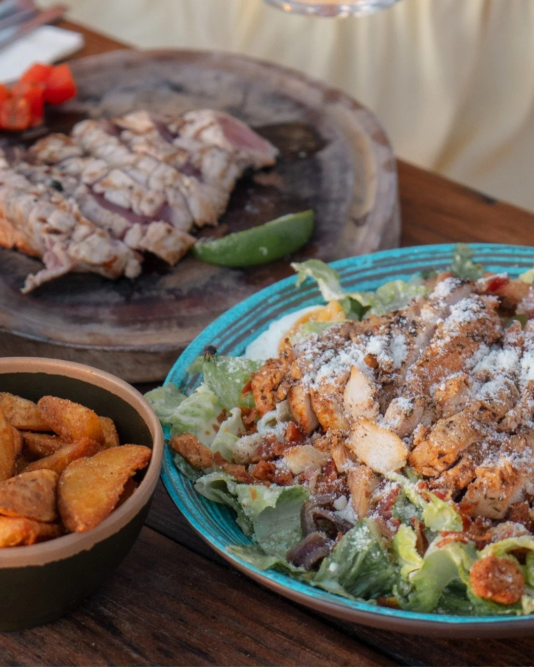 Pass the wedges, steal a bite, pour another glass

#beachsunset #oceanview #janthielbeach #curacao #beachlife #restaurant #beach #lifeisbetteronthebeach #dushi #zestcuracao #zestbeachcafe
